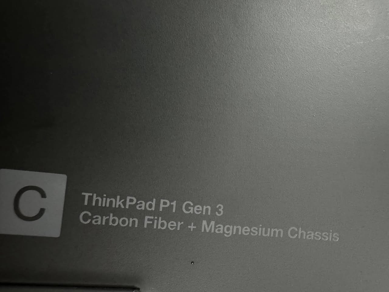 #الخارق كور i9 + جيل عاشر + كارت شاشة خارجي = أقوى لابتوب للإلعاب و البرامج الثقيلة  ❤️ 🔥 

Lenovo ThinkPad P1 Gen 3   

المحتاج العاب قوية و شغل ثقيل و شكل أنيق و وزن خفيف .. لينوفو حققت المعادلة في هذا اللابتوب المميز.

#معالج_قوي_جداً كور i9 (الجيل العاشر) بأعلى فئة H المصممة للإلعاب والتصاميم

رام 16 كيكا DDR4 

هارد 512 نوع SSD - NVMe (أسرع من SSD العادي إللي هو أصلاً سريع)!!

#كارتين_شاشة

كارت شاشة داخلي Intel UHD Graphics حجم 8 كيكا 

كارت شاشة خارجي NVIDIA Quadro T2000 MAX-Q حجم 4 كيكا  

شاشة كبيرة 15.6 Full HD (بيها تشبع لوني قوي + حواف سلم)

نظام التشغيل: Windows 11 Pro – أحدث وأسرع إصدار 25H2

صوت بتقنية Dolby Atmos (صوت محيطي نقي وواضح للميديا والعمل)

كيبورد (ضوئي)

#اللابتوب_يحتوي_على_أهم_البرامج (يعني تستمله جاهز):  

1️⃣ حزمة أوفيس كاملة  ✅

2️⃣ برامج الأدوبي  ✅

3️⃣ برامج الاوتوكاد  ✅

4️⃣ سينمانا وشبكتي لمشاهده الافلام ومباريات كرة القدم ✅

5️⃣ كيم لوب (تنزل أي لعبة بكل سهولة) ✅

6️⃣ منصة ستيم ✅

7️⃣ واتساب ✅

8️⃣ تليكرام ✅

#السعر 950 ألف مع #سيت_ملحقات (حقيبة + ماوس + ماوس باد + هدفون + ستاند تلفون + الشاحن)

بغداد شارع فلسطين (توصيل #مجاني بكل العراق)

واتساب ***********
