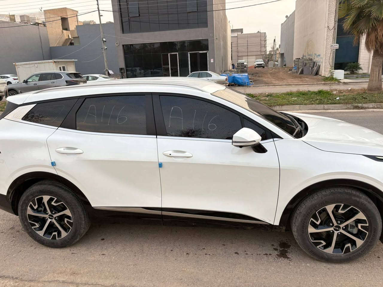 كيا سبورتج HEV هايبرد 2024 نسخة الطويلة فول مواصفات عدا بانوراما مكفولة كفالة عامة عدا PDR
رادارات تدفئة وتبريد كشنات امامية وخلفية 
كراسي كهربائية
كاميرات 360 
سيارة هايبرد اقتصادية
وبعد مواصفات خير من الله 

💎 ســعــر ✅ ::  الــرد تلقائي 📮

سيارة مكفولة ما بيها اي قطرة صبغ 
ولا ايرباك بس الباب مال سائق
بي Pdr حيل بسيط ومصلح
مكان السيارة اربيل

رقم التواصل :-:-:: *********** واتساب
