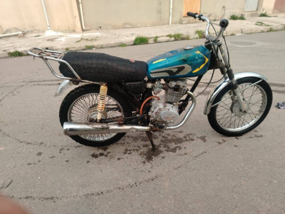 السلامو عليكم ماطور للبيع سعر 160بي مجال قليل تحريكه معدل نار بس عيب واحد بي سبرنك ماهندر ماكني حي السماح معارض ب بزون بوتين نفخ حيلا شي شراي تعال خاص او اتصل ***********
