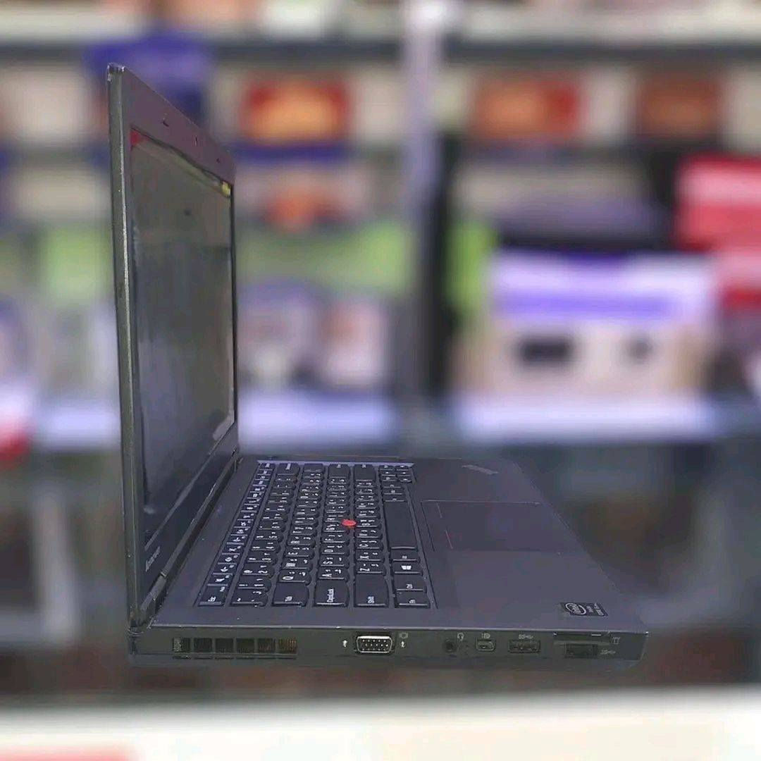 الكوراي سفن اللينوفو بXXX 🔥
لابتوب يجمع بين القوة والاناقه والنحافة والسعر التنافسي ✨💫
Lenovo thinkpad T440P

المعالج : core i3/i5/i7 الجيل الرابع 
كرت الشاشة: 2 كيكا انتل 

الرام: 8 كيكا سلاسة عالية 🏎

الهارد: 120 كيكا SSD قابل للزيادة 🗄

الشاشة: حجم كبير  14 انش دقة ممتازة 🖥

كاميرا أمامية 📷
كيبورد عربي انكليزي ✍
بطارية ممتازة تشغل من 2 إلى 5 ساعات 🔋
 اللابتوب يحتوي على كافة التطبيقات الأساسية ✨
تطبيقات الأوفيس مفعله ✨

مع هدايا
ماوس وماوس باد 🖱
جنطة لسهولة التنقل 💼
شاحن اصلي 🔌

الضمانات: 
ضمان فحص كامل قبل الاستلام والدفع 💳

ضمان اسبوع كامل 💯
.......................
اللابتوب ممتاز جدا للموظفين والطلاب ومثالي لاصحاب المكاتب والطابعات باستخدام الوورد والاكسل وممتاز لمشاهدة الأفلام واليوتيوب بجودة عالية وسلاسة فوق الخيال
.......................
يتوفر توصيل لجميع المحافظات 🚗

السعر:
i3: 159 الف
i5: 169 الف 
i7: 189 الف
يتوفر خصم للكميات 🌟
للاستفسار: ***********
