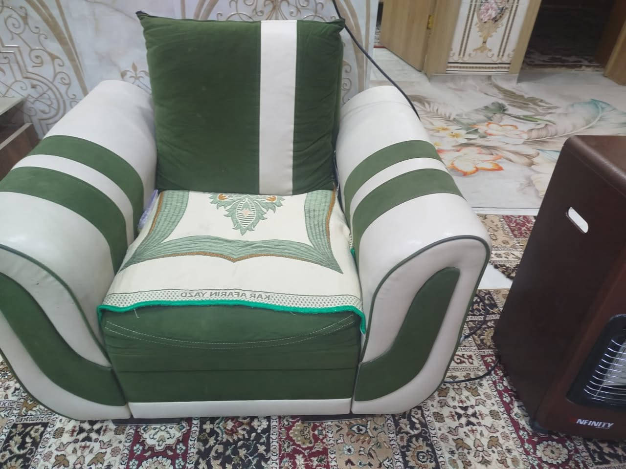 تخم للبيع الصوره حصراً ينفتح يصير جربايه مريحه جدا واسفنجه عالي نضيف جداً اخذته بمليونين هسه اريده ب٤٠٠ وبي مجال دخلولي خاص.اذا تفاصيل اكثر🖤


**إذا كنت صاحب هذا الإعلان وتريد حذفه لأي سبب، رجاءا أرسل رسالة إلى الدعم الفني**