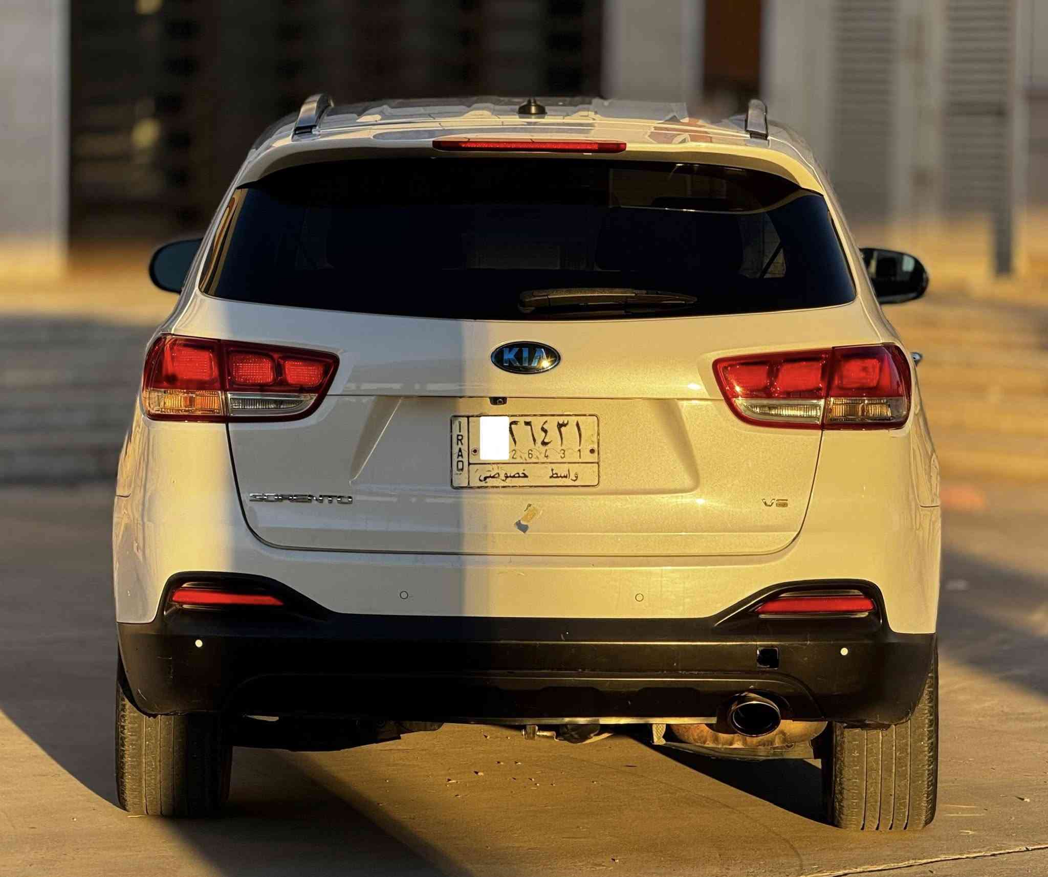 🚘 KIA SORENTO 🚘
سورنتو مديل 2017 وارد امريكي محرك 6 سلندر 7 راكب مواصفات عاديه 3 قطع تبريد دريڤ مود 3 وضعيات قيادة فور ويل تحكم ستيرن مري كهرباء + مواصفات اخرى 
رقم واسط تحويل مباشر 
العنوان : بغداد البياع
للأتصال : ***********
