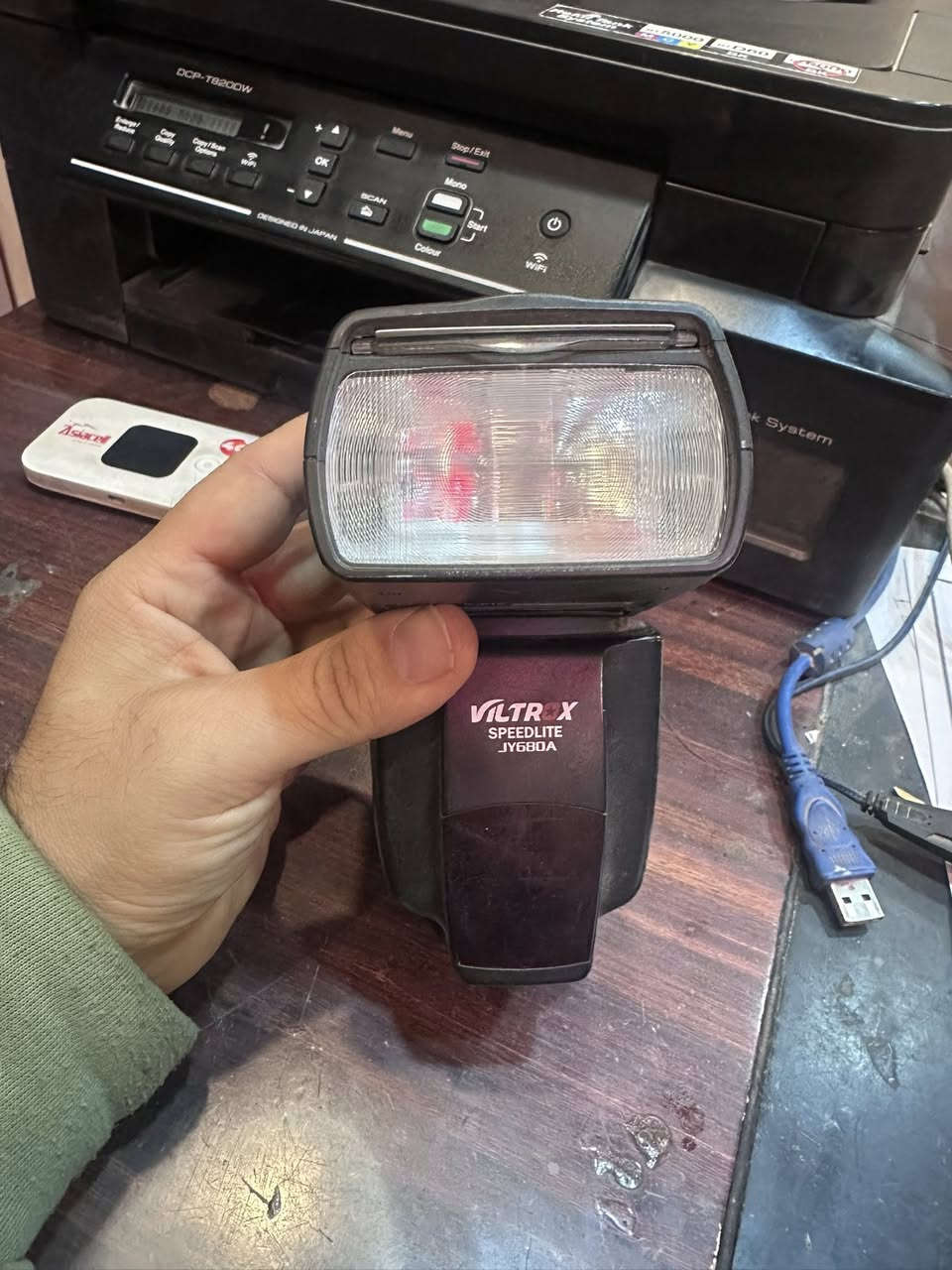 السلام عليكم 
عدسه سكما نيكون 70-300
فلاش لقطه باتري 
فلاش شحن مستمر 
للبيع 
كلهن 200 الف


**إذا كنت صاحب هذا الإعلان وتريد حذفه لأي سبب، رجاءا أرسل رسالة إلى الدعم الفني**