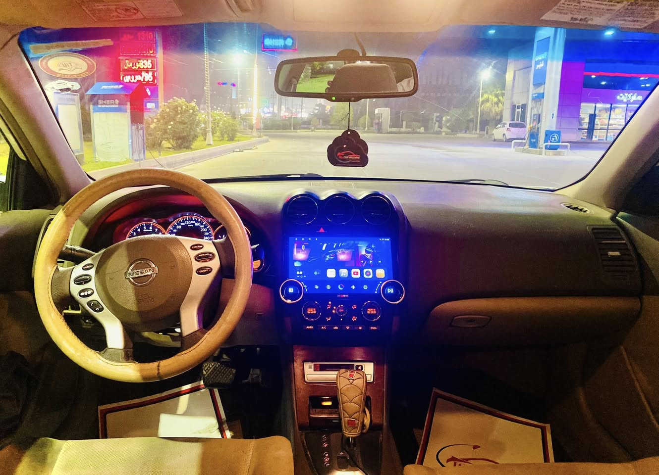 Nissan altima 2008 مواسةفات خليجي سپي سةدةفي
 شاشة و كاميرة بةسمة
 تحدید سرعة
 سوكان ڤوليوم
 سيستةمي سةماعة (بۆس)
 مواسةفاتي تر

       سةيارةكة يةك پارچةو يةك بستي سبوغة لةگةل يةك قوپي بچوكي هةية لة دةركةي بي ناوگرتن بي ئيرباگ

 گير و مةچينةو تةبريد و تةقةو رةقةو بةناوكردن هةمووي بةشةرت بةناوي خومة

 سعري ٨٧ مةجال
 شوين هةولير ***********
