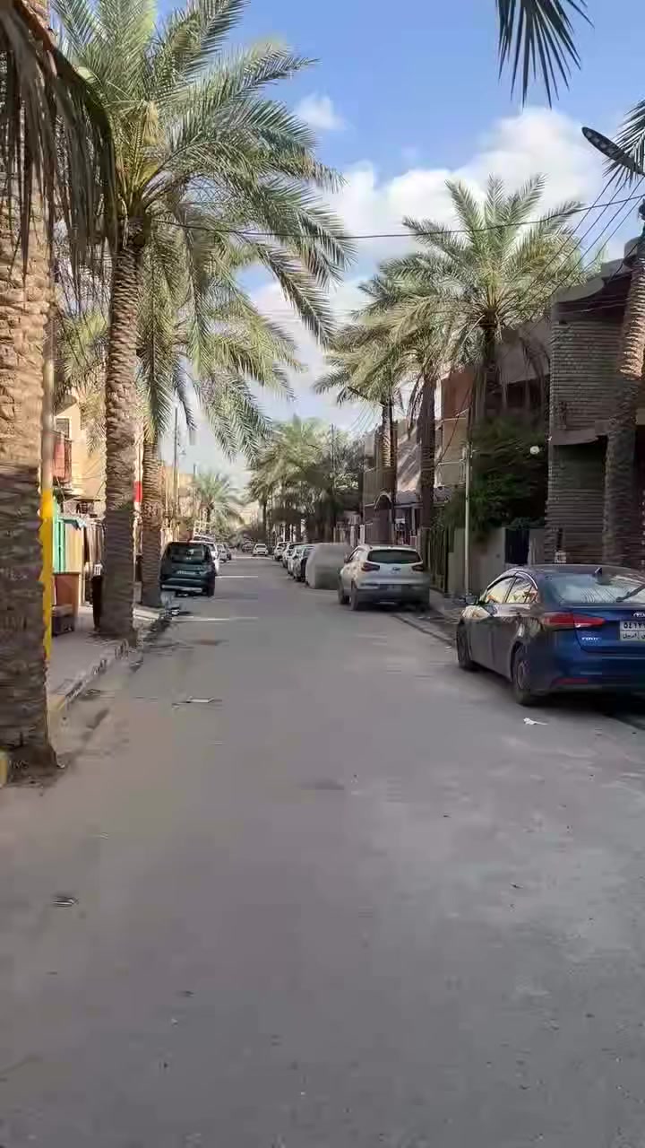 بيت 100 متر 
نزال /20 
واجه /5 ونص 
 البيت جدا نضيف من داخل 
ومن خارج أيضا لاكن عليه علامات مال بناء لان مرتبينه أكثر 

خدمات ***
كهرباء 
مجاري 
تبليط كل المنطقه 
نت مشروع وطني 
كامل خدمات 
اخوان البيت راح يكون سعره 175 وبي مجال قابل للتفاوض 
بالحقيقه بعد أرتب وأحله 
طابو زراعي سند 25 قرار محكمه 
***********
