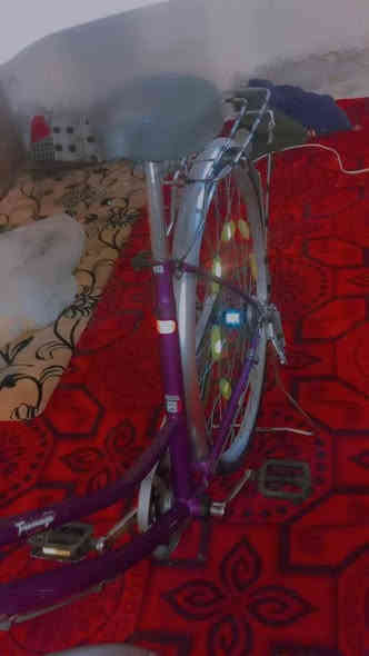 السلام عليكم بايسكل للبيع حجم 27 بريكات امام وخلفي السعر 140 المكان مجر الكبير رقم الهاتف ***********
