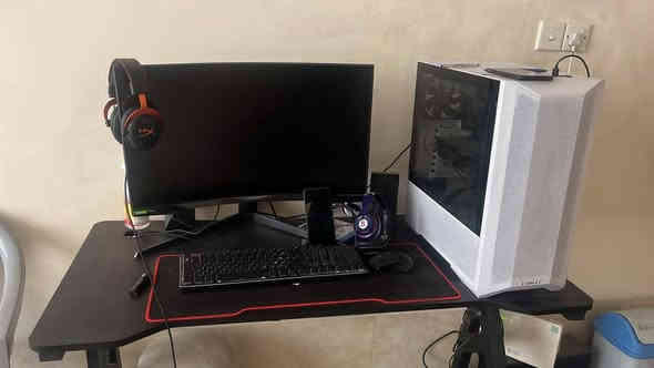 ئەم کۆمپیوتەرە بۆ فرۆشتنە و زۆر خاوێنە و شاشایەکی قەوسی ٢کەی لەگەڵە.
نرخی ١٠ وەرەقە و مەجال
بۆ زانینی و زانیاری زیاتر پەیوەندی بەم ژمارەیە بکەن لەڕێگەی وەتس ئەپ و تێلی گرام:- *********** أربيل
