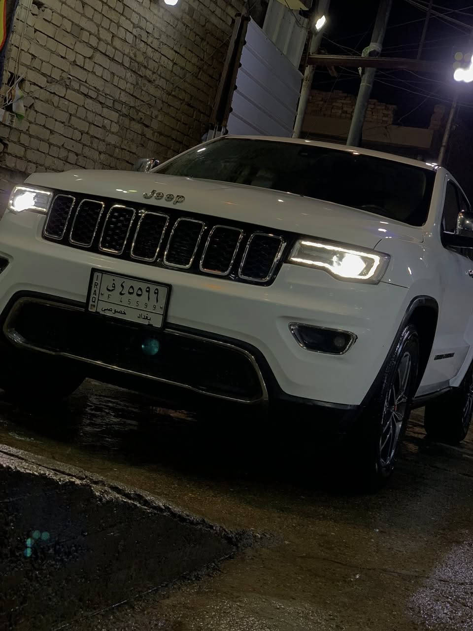 جيب كراند شيروكي لمتدد
فول مواصفات
بانوراما 
كشنات جلد تدفه تبريد
ماشيه 46 ميل حقيقي 
موديل 2017
سنويه جديده وهزه جديده
حادث جاملغ امامي
تبديل قطقتين فقط 
السياره كلها بلاديه 
السعر 230

***********
