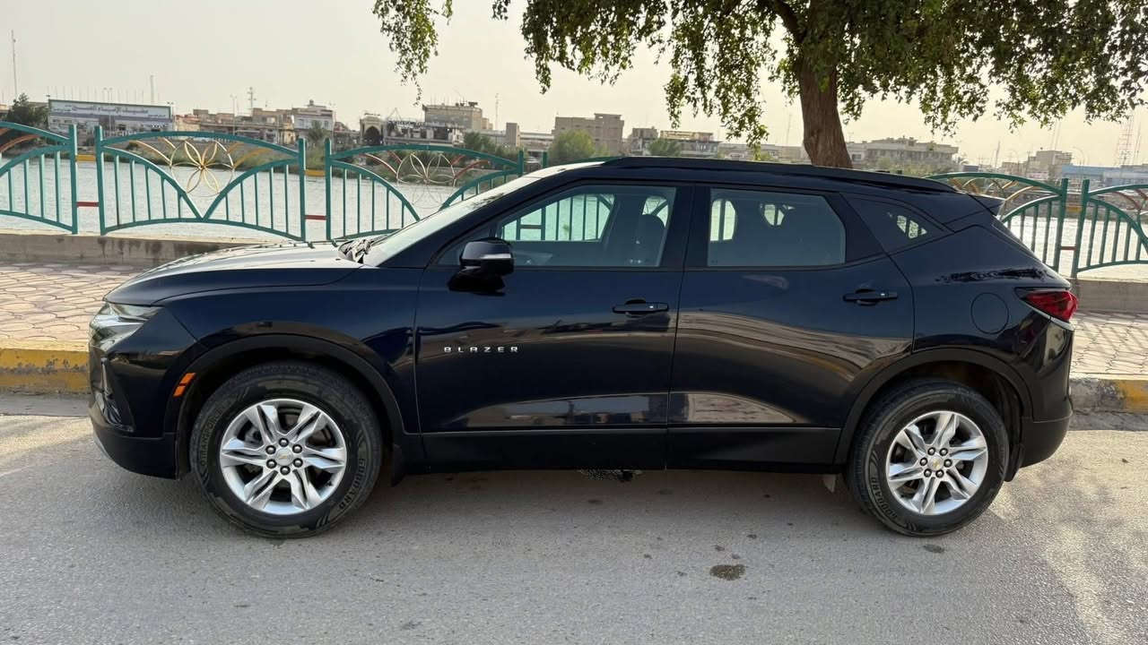 السلام عليكم 

‏‎بليزر 2021
 لون نيلي مميز 
محرك 6 سلندر V6 
ماشيه mi 51

🔴المواصفات:

بصمة تشغيل
بصمة اربع أبواب 
تشغيل عن بعد(Remote Start)
تحكمات استيرن
بلاجكتور زنون 
كامره Dahua اماميه خلفيه مع تسجيل 
صندوق شفط كهربائي ‎
نظام ماوس  :- 4ويل / 2 ويل / سبورت / جبلي / وسحب عربة 
هاند بريك بصمة
مثبت سرعه 
ويل 21
مانع انزلاق+ABS
فور ويل AWD
رادار امامي (تحديد مسار) 
رادار جانبي (نقاط عمياء)
رادار خلفي (تحذير من الاصطدام) 
اشاير بالمري 
شاشة كبيرة لمس
حساسات خلفية+ كاميرا
سماعات jbl‎‎
‏‎تبريد قطعتين 
كشنات تدفئة 
‏‎ بدون بنورما
🔴 رقم اربيل سنويه بسمي بدون غرامات
‏‎  السياره بدون اي عطل جاهزه مناقصه برغي بسعر مناسب 

مكان السيارة: كربلاء 

غير موجود ع مواقع التواصل الشراي يتصل 

لتواصل ***********
***********
