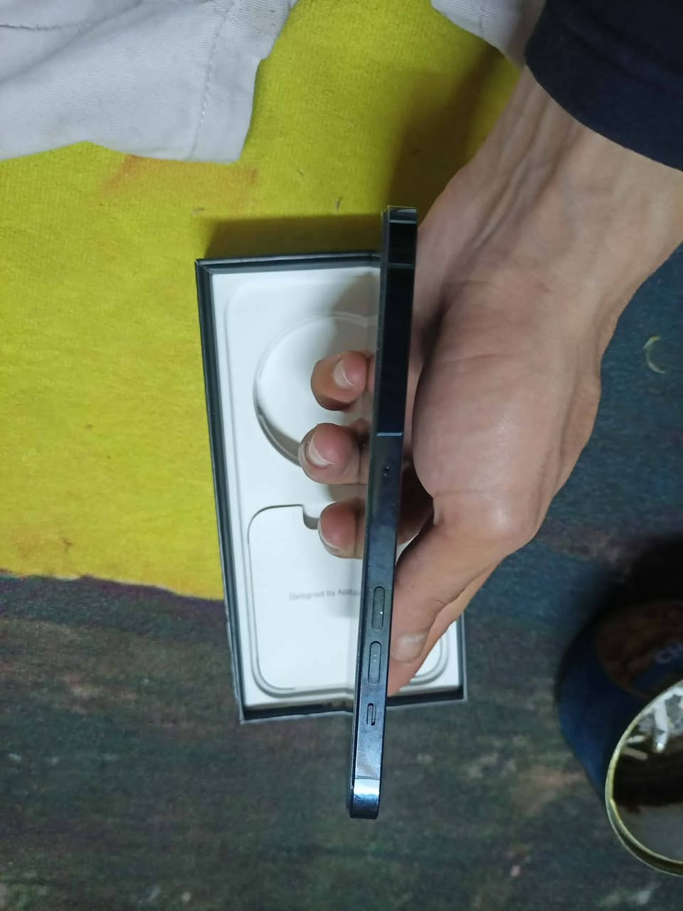 سلام عليكم 
ايفون 12 برو ماكس ذاكره 128 
ذاكرة /128
دبل سيم
فيس ايدي شغال 
جهاز اَمريكي كارتون كيبل كامل
فقط مبدل شاشا وباتري للبيع سعر 300 بي مجال قليل شراي خابر ***********
***********
