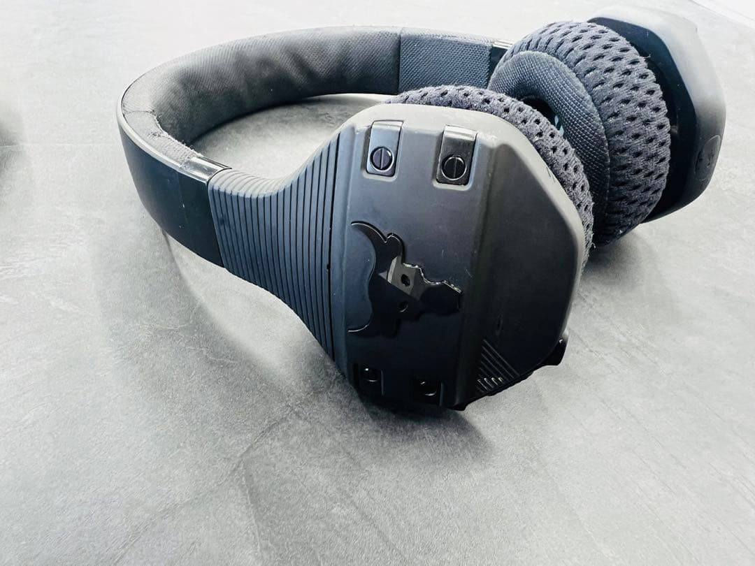 متوفر سماعة UA | JBL Train Rock
هذي السماعة من ( اندر النوادر ) اللي يميز بسماعة ذا روك انها مضادة للعرق + بتكون ثابتة بمكانها مهما كانت شدة التمارين الرياضية اللي يسويها المستخدم
يعني استخدامها للجم 👌🏼
بطاريتها 16 ساعة بدون ملحقات شحن كالكسي
السعر 120 الف شامل التوصيل


**إذا كنت صاحب هذا الإعلان وتريد حذفه لأي سبب، رجاءا أرسل رسالة إلى الدعم الفني**