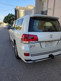 land crusier  2019  v8 5.7  vx.s ‎ماشية100  الف كم حقيقي ‎لاندكروز VX....
