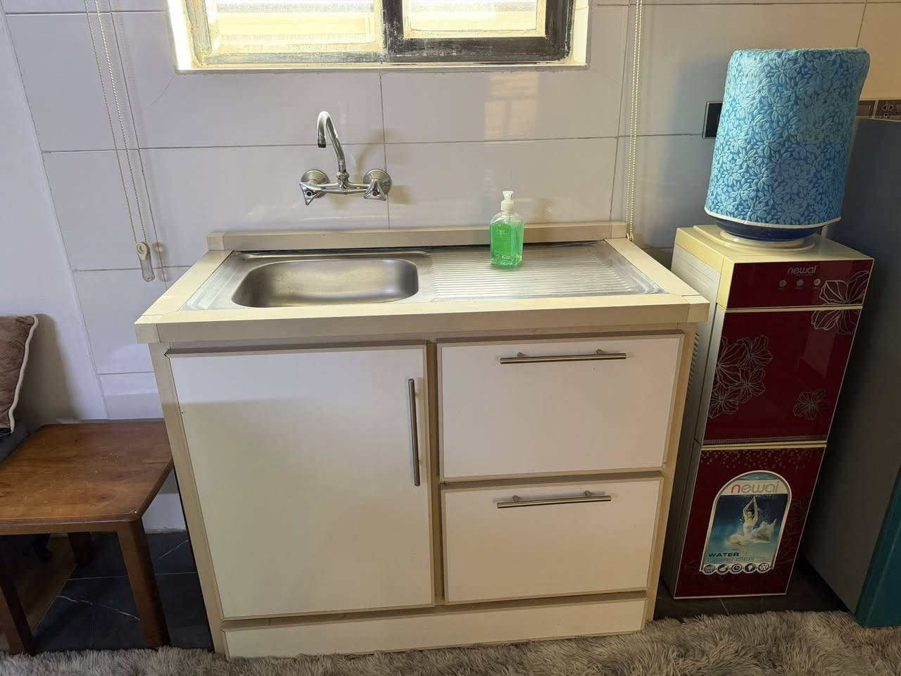 كاونتر مع سنك ٤٠٠ وبي مجال
جديد وماامستعمل بس محطوط وبي غراض


**إذا كنت صاحب هذا الإعلان وتريد حذفه لأي سبب، رجاءا أرسل رسالة إلى الدعم الفني**