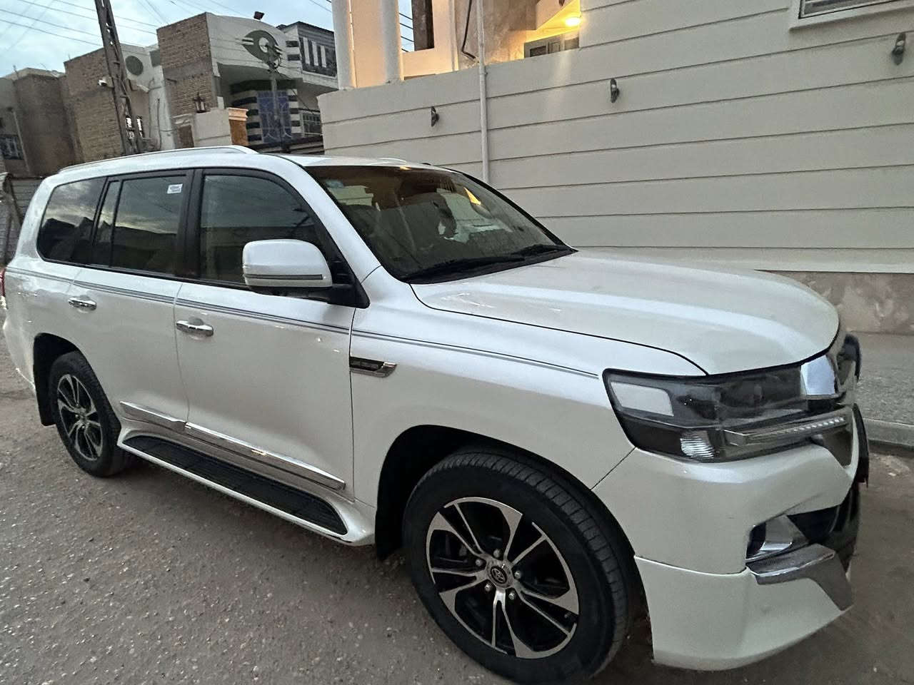 لاندكروز موديل 2017 مكينه 8 خليجي كفاله عامه فول مواصفات عليه شاشه لكزز ماشيه قليل رقم مميز مواصفات معروفه مايحتاج احجي مكاني الناصريه مركز  السعر 530 ورقه 
للاستفسار الاتصال ***********
