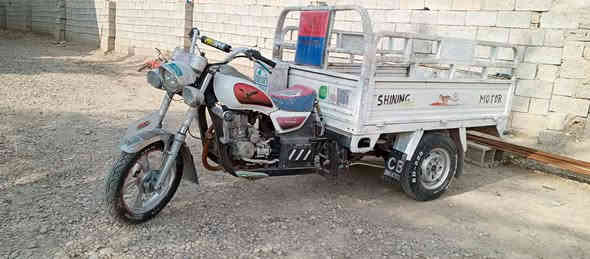 للبيع السعر 850 وبيها مجال مكان كلار ***********
