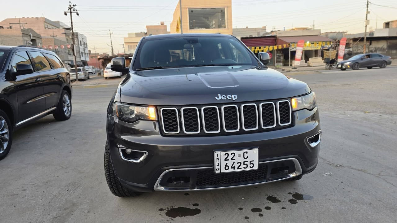 السلام وعليكم جيب لاريدو موديل 2018 سياره حيل نضيفه بيها 3 قطع جاملغين امامي بس بخ وجاملغ خلفي صبغ السياره بل واقع احلا ونضيفه !!! هاذا رقمي الشراي يتصل ***********
