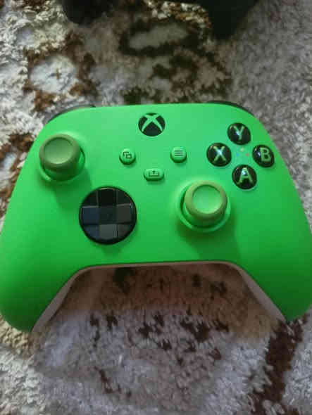 اكس بوكس ون فات نضيف جداً ما واصل مصلح ما مفتوح وما بي أي خلل شرط مع الضمان 
كامل الملحقات مع جوستك بلادي اسود مع جوستك الخاص ب اكس بوكس سيريس اكس /وأس  الاصلي بالشرط سعرها وحدها 50 الف 
منزل بيه GTA5 , فيفا 25، call of duty مودرن وارفر ،اساسن كرين نسخة مصر مع العاب اخرى
سعر 180 وبي مجال بسيط…..
مو شراب لاتكسر بل سعر
للتواصل واتساب 
***********
