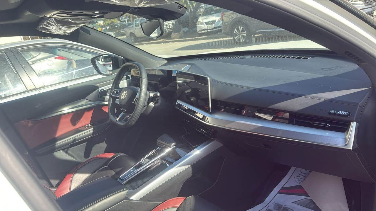 أم جي ون موديل 2024 رقم بغداد ضمان 6 سنوات أو 200 ألف كيلو وضمان لمدة سنتين صيانة ودهن مجاني مواصفات أعلى فئة تشغيل عن بعد / بانوراما / توقف ذاتي / كامرات 360 / حساس مطر / محرك 1500 تيربو والسيارة مكفولة كفالة عامة ماشية 7400 كيلو للأستفسار  *********** مكان السيارة بغداد زيونة والسعر المطلوب 18500 $ وبي مجال بسيط بغداد, العراق
