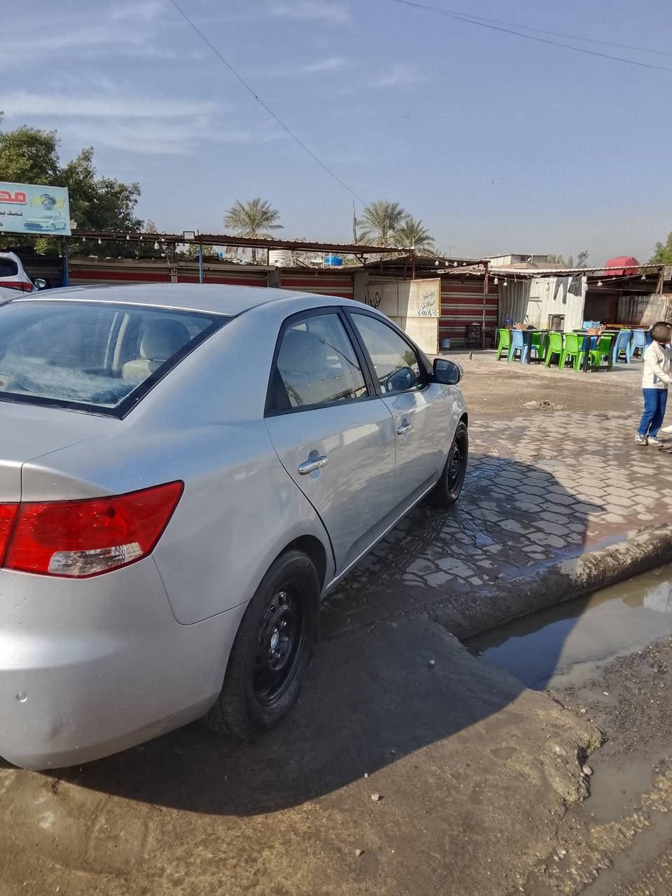 للبيع سياره جديده مال جناي ما ماشيه بل عراق سيراتو موديل 12 السعر 46 بيه شي قليل اخوان اني مكلف بل نشر ***********
