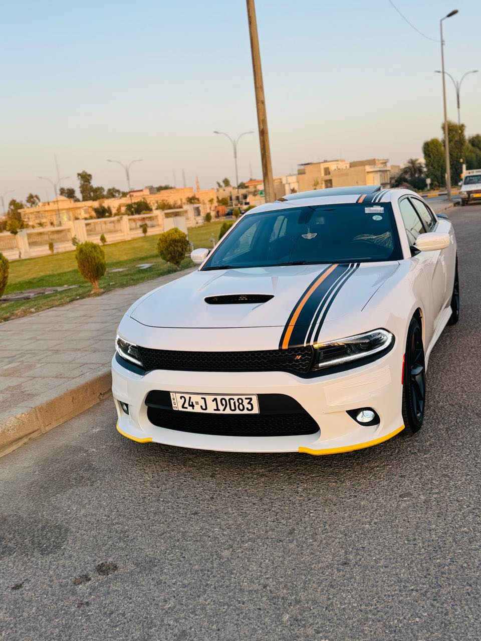 جارجر جي تي بلص (هيمي اورنج ادشن)
CHARGER GT PLUS
 HEMI ORANGE EDITION . 

الموديل :2022  . (خليجي) . 
العداد : 11.000
الضمان : 3 سنوات او 60 الف كيلو مت . 
المحرك : V6.  3.6L .
 
 
المواصفات :
* نسخة ORANGE EDITION. 
* خطوط طولية على الهيكل. 
* مكابح رياضية برمبو خاصة بالون البرتقالي. 
* جناح خلفي اسود. 
* ويل قياس 20 انچ اسود . 
* ستيرن رياضي . 
مقاعد رياضية من الشاموا مع خطوط بالون البرتقالي. 
* نقطة عمياء . 
* مصابيح أمامية زنون . 
* كشافات الضباب زنون . 
* المصابيح الأمامية مع LED . 
* حساسات . 
* شاشه كبيرة مع نظام ملاحة نفكيشن GPS .
* الشاشة مع اوپشنات SRT . 
* سستم صوت الپاين .
* فتحت سقف (سلايد) . 
* مقاعد أمامية كهربائية عدد 2 . 
* ذاكرة لحفظ وضعيات الجلوس (ميموري) . 
* مقاعد أمامية تبريد وتدفئة . 
* مقاعد خلفية تدفئة . 
* تشغيل عن بعد . 
* ستيرن كهربائي . 
* تدفئة ستيرن . 
* محدد سرعة . 
* تلفون بلوتوث . 
* كاميرا خلفية .
* مرايا متحسسة للاضاءة العالية .
* كير شفتر بالستيرن . 
* دخول ذكي (بصمة) . 
***********
السعر 383 وبي مجال
