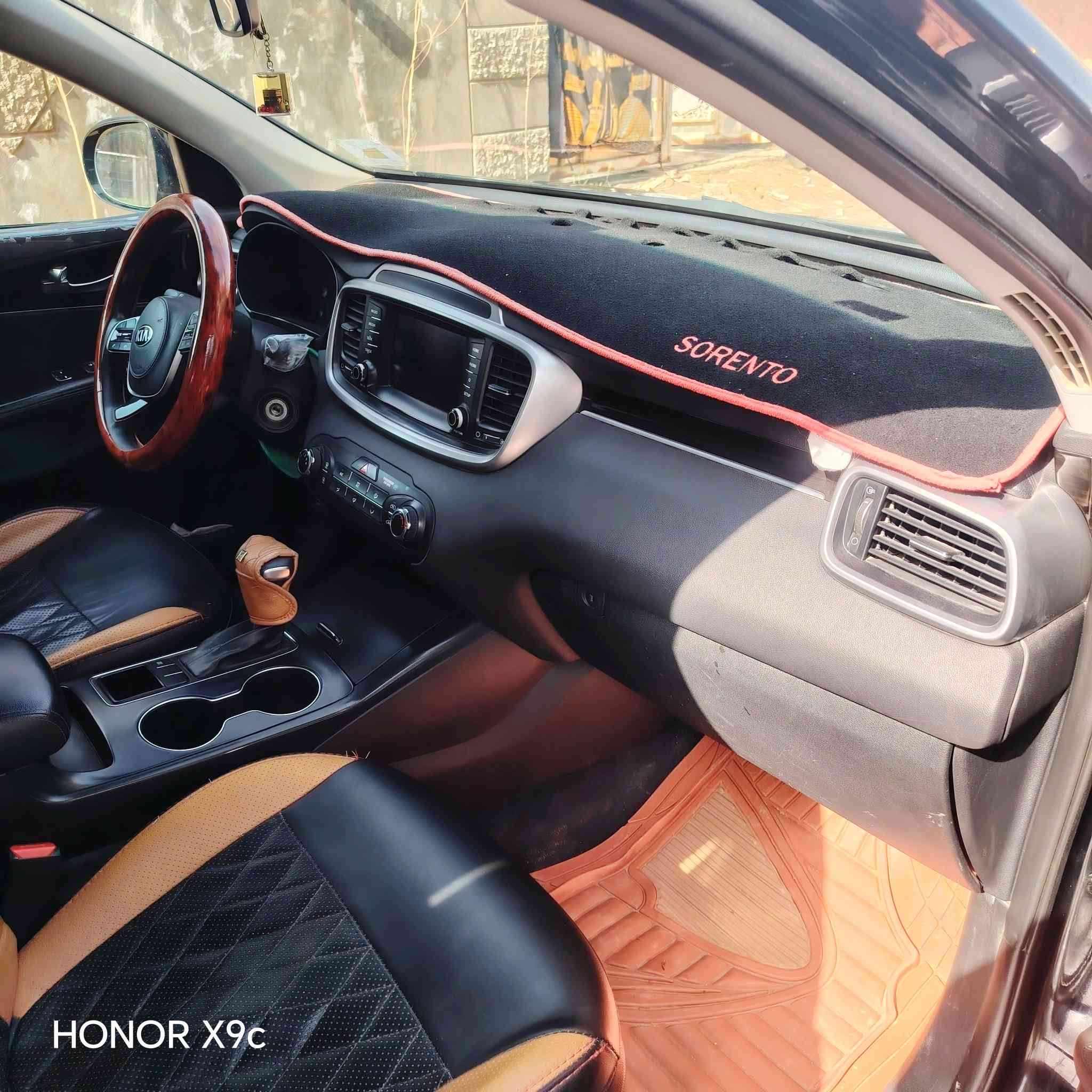 كيا سورنتو موديل 2019 وارد أمريكي اربعة اسلندر محرك وكير خير من الله نشاط فول تبريد ثلج السيارة مامشية مامتعوبة مال جناي رقم بابل  هزة رقم انكليزي الحادث بنيد جاملغ الأيمن معدل نفسة اتصال ***********
