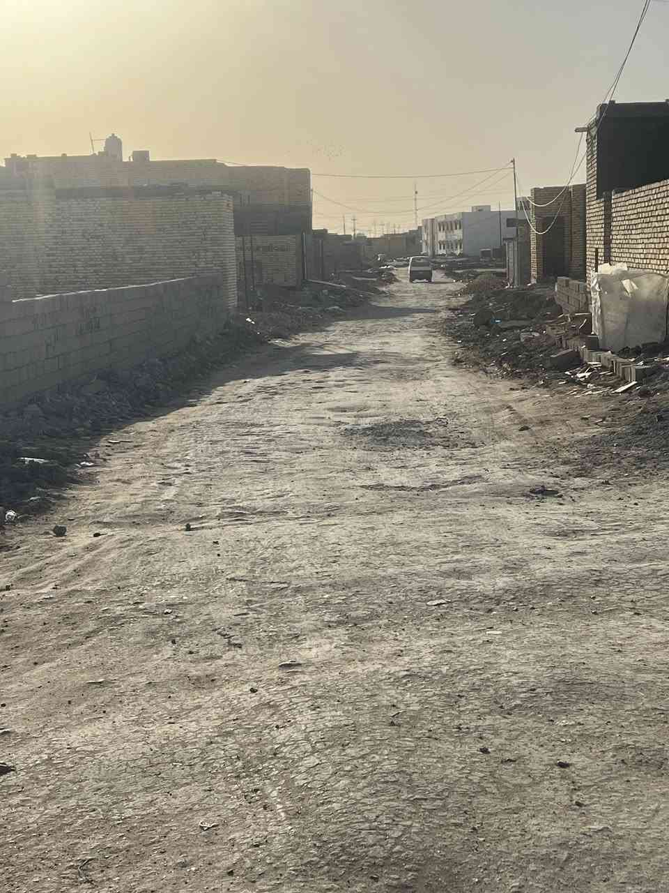 من رخصت جميع يوجد لدينه بيت مساحه 200متر وجه 12نزاه17 بيت متكون من غرفتين و صاله و ديوانيه ومطبخ حار و بارد صحيات داخليه و خارجيه بيت كله درجه أوله علمن بيت زراعي و ليس طابو مشمول قرار رئيس وزراء 320 موقع بيت خلف جامعت ذي قار شارع حولي شارع مدرسه الكسائي فضلن و ليس امرن حاب  يعرف سعر بيت يتصل علا هاذه رقم ***********
