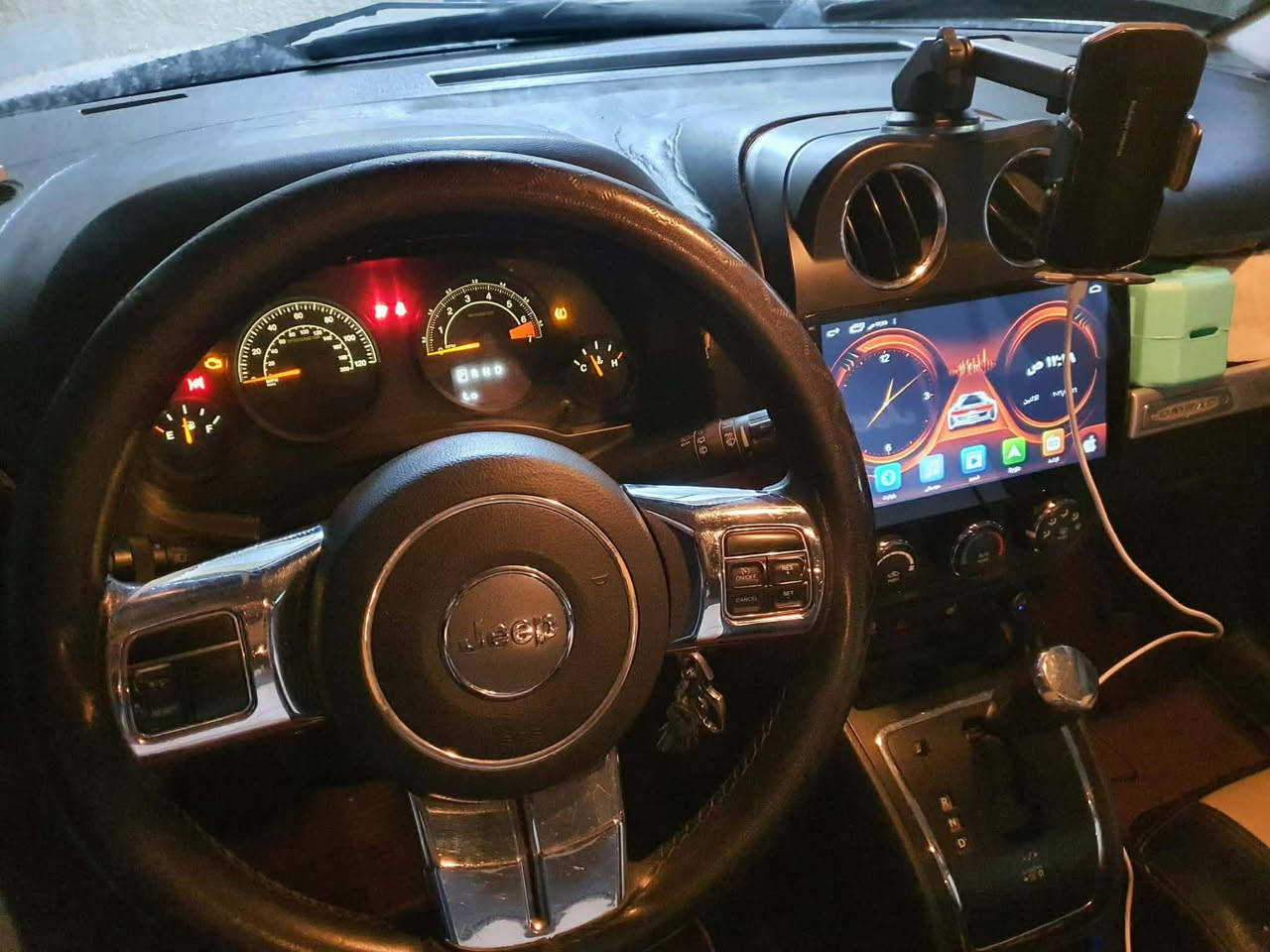 السلام عليكم 

جيب كومباس 
رقم ذي قار بأسمنا
محرك 2400 
للبيع او مراوس بسيارة اقل
السعر 98
***********  واتساب فقط
