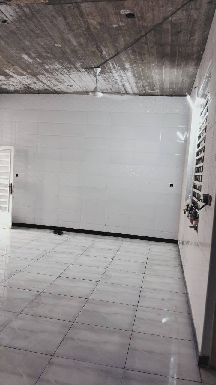 ابو مريم المصري خلف سيراميك مقيم في بغداد بورسلين جدران كاش مرمر كل شيء متفرخ عليه ***********
