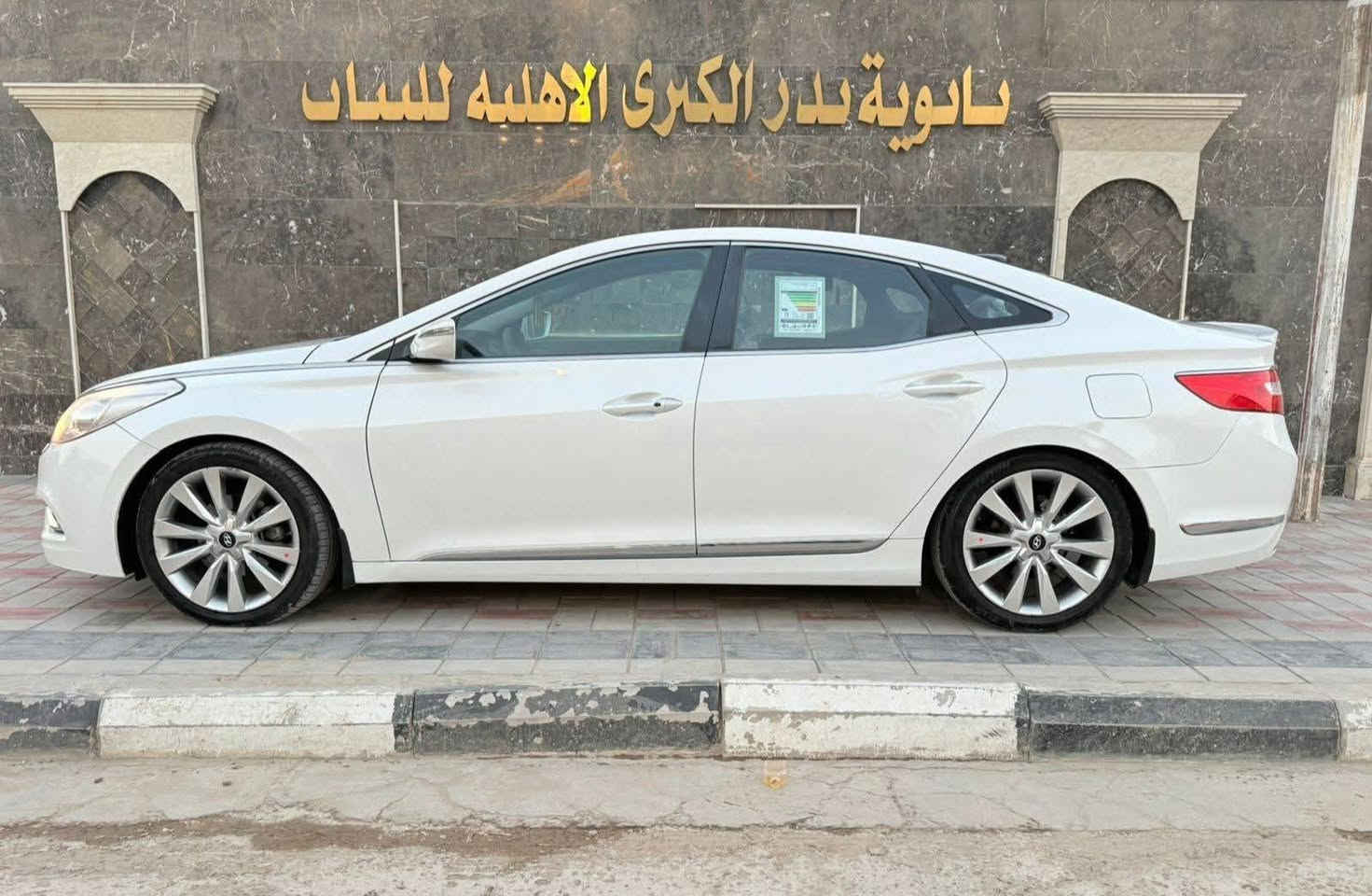ازيرا  2015 فول مواصفات اخت الزيرووو 
ماشية 86ألف كم حقيقي
المحرك 6 المرغوب مكفوله 
- رقم بغداد 
بسمي شخصياااا تحويل جديد 
والكير والكهربائيات مكفوله
بيها صبغ الجاملغ الخلفي فقط 
والجاملغ المامي الساىق امبدال اصلي 
المواصفات السياره

🟪 السعر  :: الطلب في التعليقات ويوصلك مباشرة ✍️ 📩

فول مواصفات ( فتحة سقف بانوراما، كراسي جلد. وتحكم كهرباء سايق والراكب وتسخين
مقاعد ، حساسات اصطفاف ، بصمة ابواب ،، تبريد قطعتين، ويل .19 .5ويل كب ستائر جانبية. 
وباقي مواصفات الأزيرا معروفة الفول 
السيارة احلة من الصور
مكان السيارة بغداد 

رقم صاحب سياره ***********
‏
