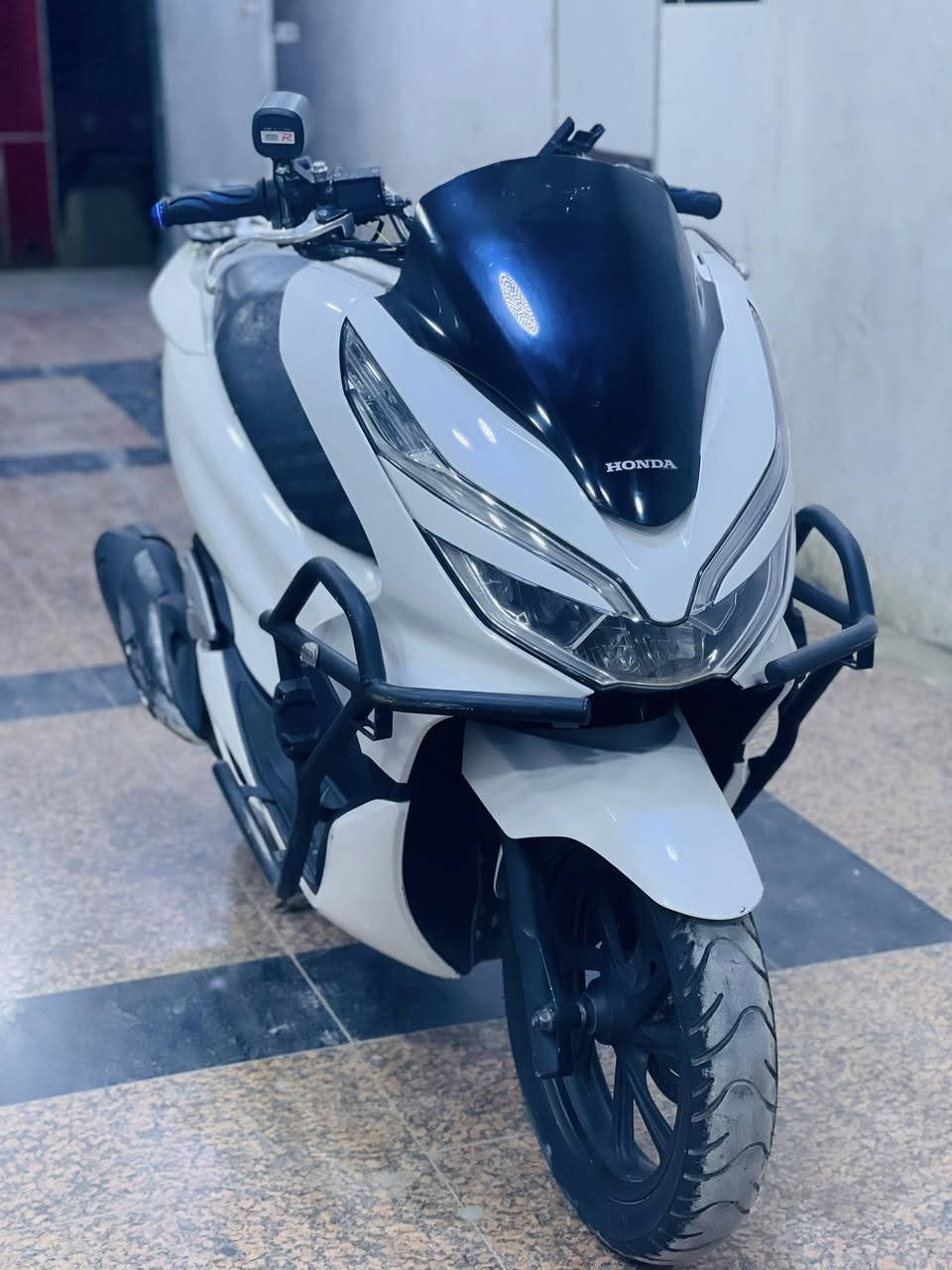 السلام عليكم
جيل ثالث2020  PCX

وارد كوري

كفاله عامة

اللون ابيض  صدفي  شذرة

حساس ازدحام

سييايه  رياضية طياريه اصليه

درع اصلي 

السعر 15 ونص وبيهة مجال

المكان بغداد المعامل   حي النصر

للاستفسار ***********  متواجد واتساب
