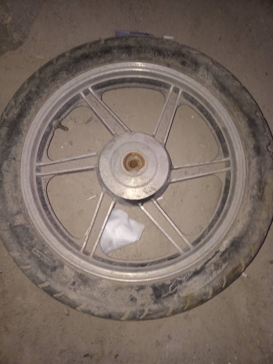 السلام عليكم رنك أمامي كربلا ئي البلادي  السعر 25الف رنك وتاير خلفي 25الف جك 15الف واذا شلعه وحده ب55الف السعر قفل قفل بدون مداهر عنواني ابو الخصيب باب طويل *********** قرب جسر اللكَطه
