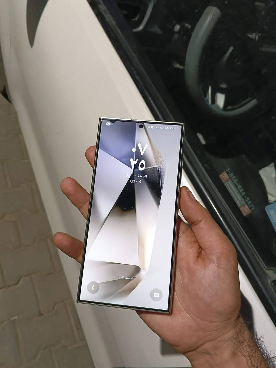 *Samsung Galaxy S24 Ultra* -
الجهاز نظافة ١٠٠/١٠٠
  السعر 760 الف 
بدون ملحقات 
جهاز +كفر +لزكة حماية +حماية عدسات +مغلف الضهر 
الجهاز بي هاي النقطة  لبشاشة فوك كلش صغيرة وممثرة 
موضحة بصور 
### *التصميم والشاشة*
- *الخامات*: إطار تيتانيوم + ظهر زجاج Gorilla Armor + واجهة زجاج Gorilla Armor
- *الوزن*: 232-233 جرام
- *مقاومة الماء*: IP68 حتى 1.5 متر 30 دقيقة
- *الشاشة*: 6.8" Dynamic LTPO AMOLED 2X، دقة 1440×3120 QHD+
- *معدل التحديث*: 1-120Hz متكيف
- *السطوع*: يوصل 2600 نيتس - الأقوى بالسوق
- *الميزة*: فيه قلم S Pen مدمج داخل الجهاز 400d6e42

### *الأداء*
- *المعالج*: Snapdragon 8 Gen 3 بتقنية 4nm
- *الرام*: 12 جيجا LPDDR5X
- *التخزين*256-
- *الذكاء الاصطناعي*: Galaxy AI مدمج للترجمة، التعديل على الصور، البحث 400d6f60

### *الكاميرات - الأقوى بالتصوير البعيد*
- *أساسية*: 200 ميجا f/1.7 مع مثبت بصري OIS
- *تقريب 3x*: 10 ميجا
- *تقريب 5x*: 50 ميجا Periscope
- *واسعة جداً*: 12 ميجا 120°
- *فيديو*: 8K@30fps، 4K@120fps
- *أمامية*: 12 ميجا 400d

### *البطارية والشحن*
- *البطارية*: 5000 مللي أمبير
- *الشحن*: 45 واط سلكي - 65% بـ 30 دقيقة
- *شحن لاسلكي*: 15 واط + شحن عكسي 4.5 واط 400d

### *مميزات إضافية*
- بصمة مافوق صوتية تحت الشاشة أسرع وأأمن
- WiFi 7، Bluetooth 5.3، NFC، UWB
- سماعات ستيريو مزدوجة
 تيتانيوم


**إذا كنت صاحب هذا الإعلان وتريد حذفه لأي سبب، رجاءا أرسل رسالة إلى الدعم الفني**