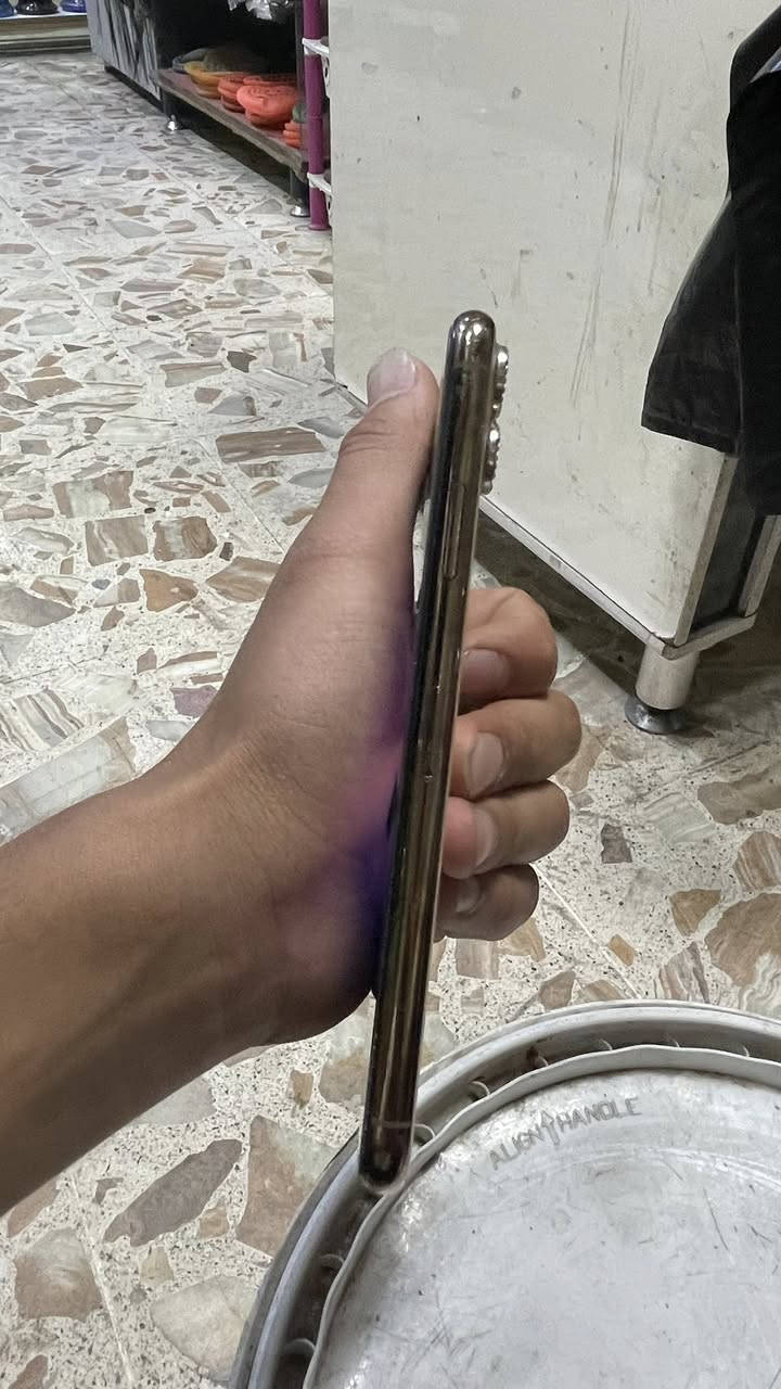 السلام عليكم ايفون ١١ ابرو ماكس جهاز نضيف جدا جهاز ذاكره ٢٥٦ بطاريه ٩٤ جهاز كله بلادي فقط طاح ولشاشه صار بيها سواد بس لا مأثر عل لمس ابد لمسه حلو كلش جهاز كله بلادي علا وضع الشركه لأكن دون ملحقات كله شغال فيس إيدي صوت كامرات كله شغال دبل شريحه الجهاز ب ٣٥٠ وبي مجال بسيط مكاني بغداد مدينه الصدر الرقم ***********
