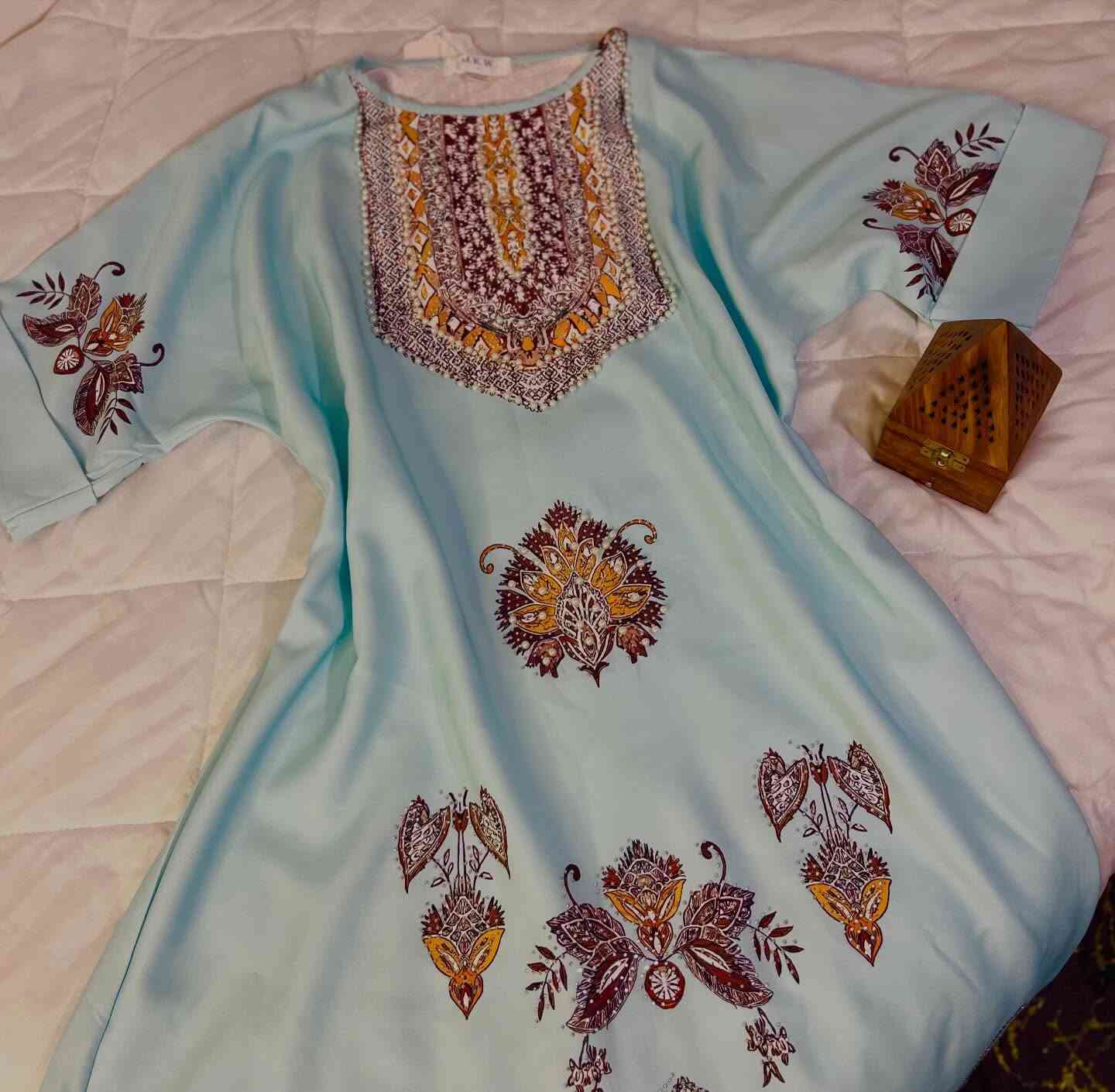 دزاين  عرايس 2026 👰🏻‍♀️متميز
التطريز يدوي ، اللؤلؤ كبس ثابت غير قابل للتساقط ، 
قياسات ✨L ,XL , 2XL ,3XL ✨ السعر 35✨ 
متوفر توصيل لكل محافظات العراق⚜️
***********
