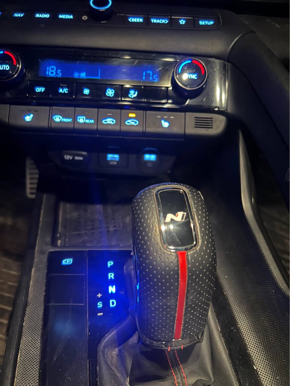 النترا 2023 فئه N Line 
ترقيم وهزه وسنويه كله جديد رقم اربيل 

فتحة   بصمه   كراسي حظن رياضي   دشبول ديجتال   بك لايت لد   بجم لد   كشاف لد  ويل كب رياضي  تشغيل عن بعد   صندوك بصمه   كرسي كهرباء   كشنات تدفئة    دشبول متغير الثيمات  كير S  شفتات ستيرن   تحكمات ستيرن 
ستيرن رياضي حرف N   دمامات    شاحن وايرليس

حادث السياره كما موضح بالصوره بدون اي دواخل  وبيها قطعتين كلير من امريكا فقط بخ 
مكانها صليخ ال 600
*********** بغداد, العراق
