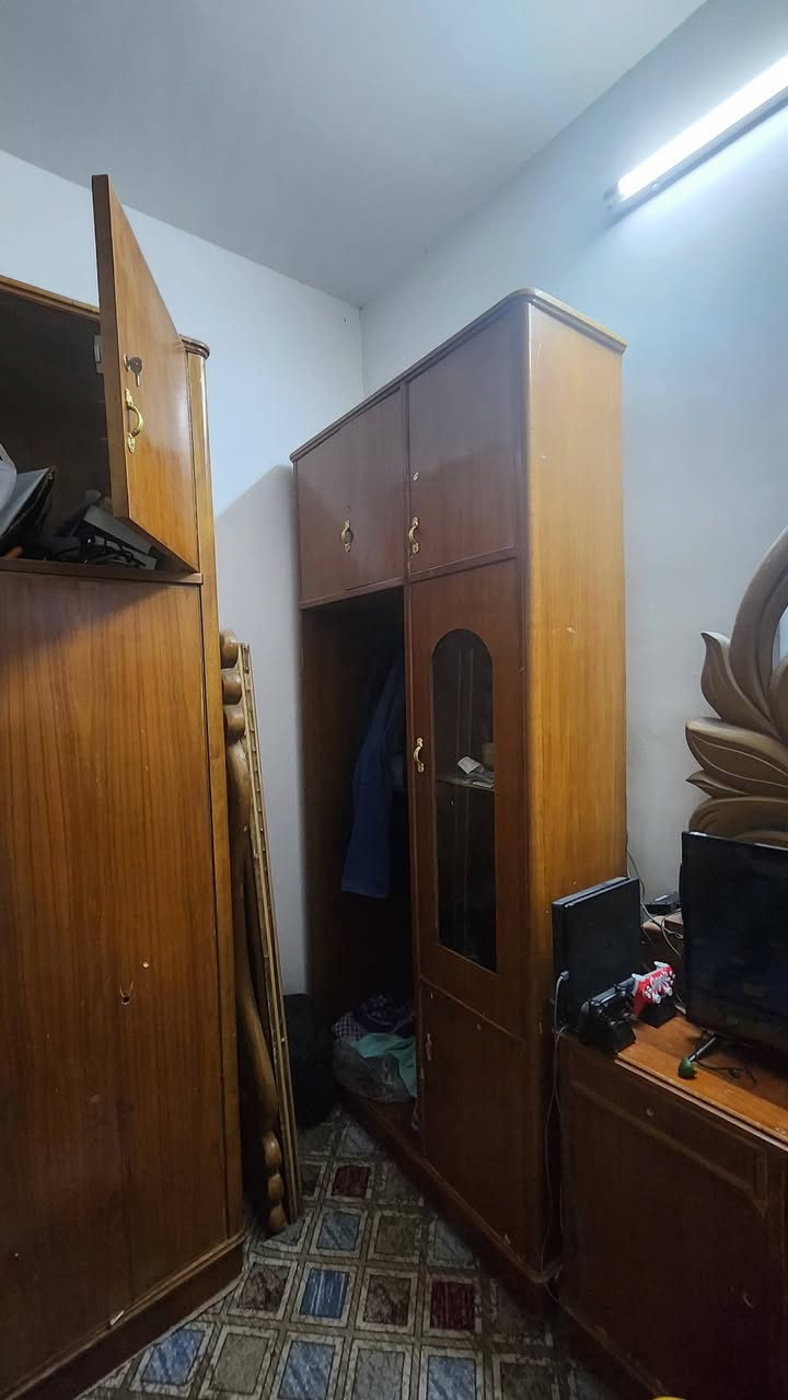 غرفة نوم للبيع كنتور 6 ابواب تسكام 
العنوان النجف حي السلام شارع مدرسة مهدي الحكيم 
للاستفسار ***********
