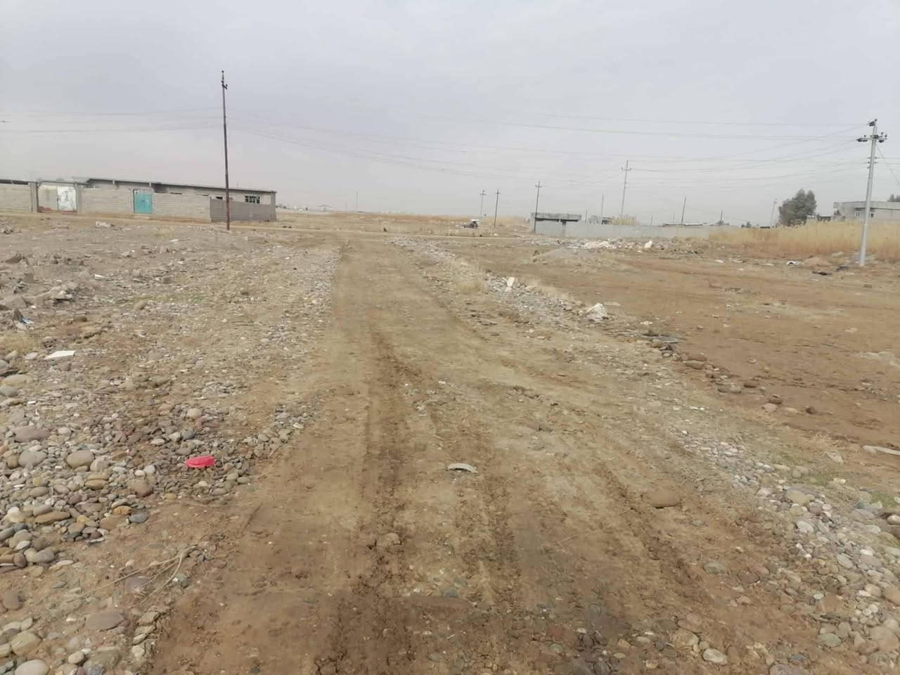 السلام عليكم.  عندي تكعيب مساحه الارض (550)متر.واقع حال   داير كامل.  موقعها قريبا علئ شارع المشروع.  واصل ماء للارض. وكهرباء  سند زراعي.  للبيع. سعر مناسب  او   للمروس ابيت داخل كيارة وانطي فرق.  وترهم. بمقدمة.  والباقي ب شهر.  اقل مقدمة.( 10)العندة ينورنة ب تعاليق.  او يتصل ***********.
