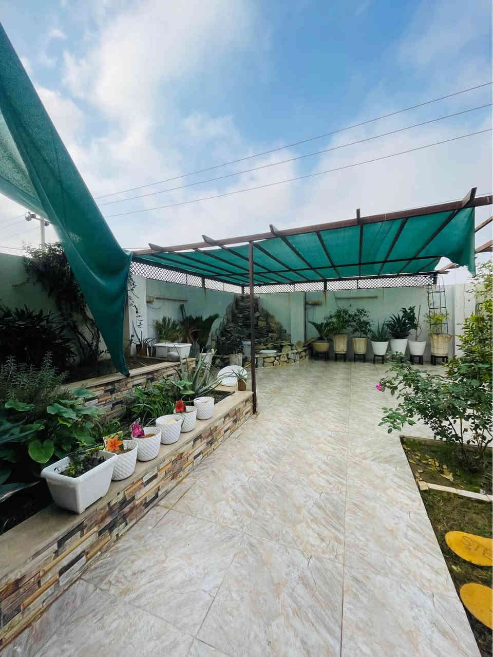 دار  مميز للبيع ركن في مجمع زيتون ستي في اربيل

المساحة 200م + 290 م حديقة جانبية
4 غرف نوم 
استقبال - صالة - مطبخ - حديقة - 
______________________________
خانوو بو فروشتن لة شارى زيتون ستى
٢٠٠م + ٢٩٠م باخچه
4 ژوورى نووستن
ژورى بيشوازى - هول - مةتبخ
______________________________
￼⁨￼للمعلومات اكثر يرجى الاتصال او زيارة 
*********** أربيل, العراق
