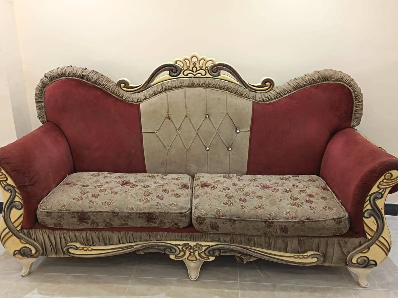 تخم ٤ مقاعد نظيف للبيع السعر ٥٠٠ وبي مجال للاستفسار على الرقم
***********
