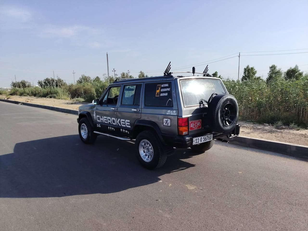 جيب شخاطه موديل 91 رقم بغداد دولي تحويل مباشر محرك وكير ففتي تبريد شغال تخم تاير حداديه كهربايات كلها شغاله ريموند سنتر لك شغال لايت زنون  جام يصعد وينزل سياره مصبوغه جماليه سياره حلوه مال جناي  للبيع السعر 35 وبيها مجال للطبين رقم الهاتف *********** مكان السياره ناصريه قضاء الدوايه
