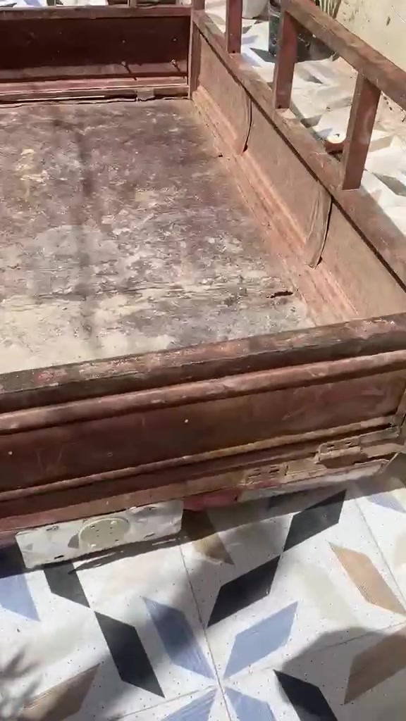 السلام عليكم بدي البيع بابل حي العسكري شارع 80 سعر 125رقم ***********
