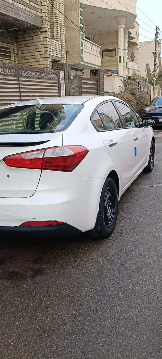 للبيع رقم بغداد  سياره سيراتو 2014 محرك 1600 كير محرك مكفول  تخم تاير جديد لايت زنون بيها بنييد مصبوغ اثر شخوط وطخه بلجامغ الخلفي صغيره سياره خير من الله تدفئة شغاله صدرها جديد
  غاز ضاج وطلع من كيفه   سياره احلى من صور
 سنويه ماساقطه 2027 شراي يتصل ***********
العنوان بغداد حي الجهاد
