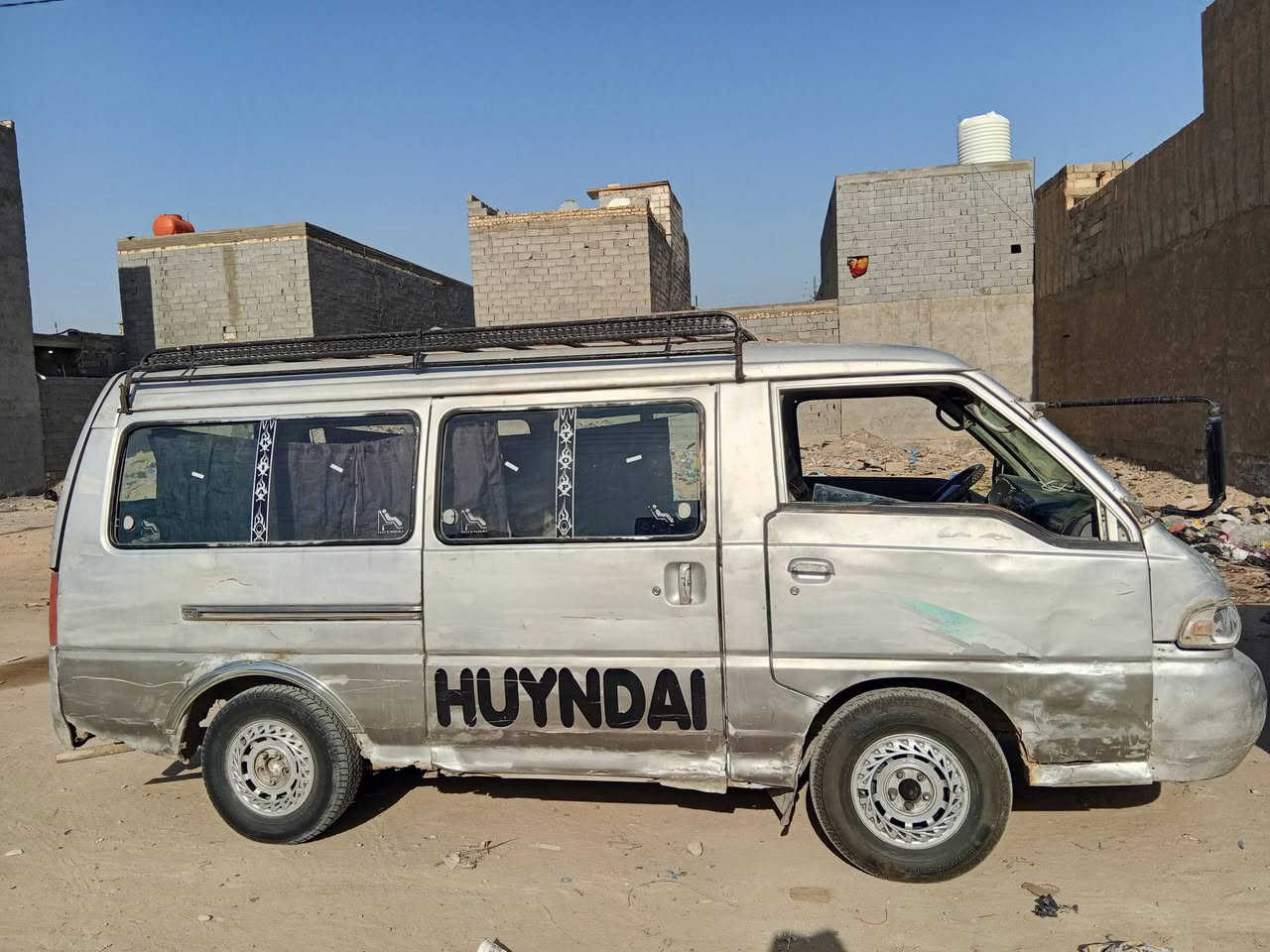 السلام عليكم هونده لبيع بلاديه كله السياره محرك ونجي 6محرك وكير جدد حداديه جديده سنويه ل28 جهازه كبل لشارع مكاني كربلاء حي العسكري ترهم مراوس بتكسي نضيفه سعره 25ورقه وبيه مجال بسيط رقم ***********
