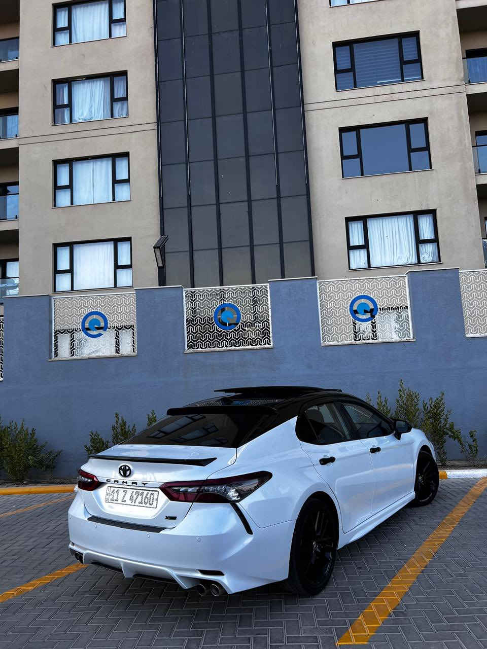 من رخصه الادمن المحترم
للبيع فقط بدون مراوس

كامري موديل 2023 وارد امريكي 4 سلندر 2500

لون ابيض صدفي تو كلر قماره اسود بلاد

فول مواصفات  xse رقم بغداد الدولي باسمي

بصمه . تشغيل عن بعد . بانوراما . كشنات جلد + كهرباء

تدفئه وتبريد بالكشنات . داتا شو . شحن لاسلكي . رادار امامي وخلفي وجانبي . كامرات اماميه وخلفيه وجانبيه . فول تحكم ستيرن . ٣ وضعيات قياده . لايت زنون . لايتات امامي LED . بك لايت LED .حساسات اماميه . حساسات خلفيه . وبعد بيها هواي مواصفات

حادثها جاملغ وبنيد مبدلات ومصبوغات وبيها تعديل براس الشاصي اليمنه بدون فتح مكينه ولا كير

ايرباك فقط ستيرن السياره ماشيه 46 ميل رقم الشاصي بالمنشور 

صور حادث راسلني وات ساب وتدلل 
***********

سعرها 225وبيها مجال للشراي 

مكان السياره بغداد السيديه
