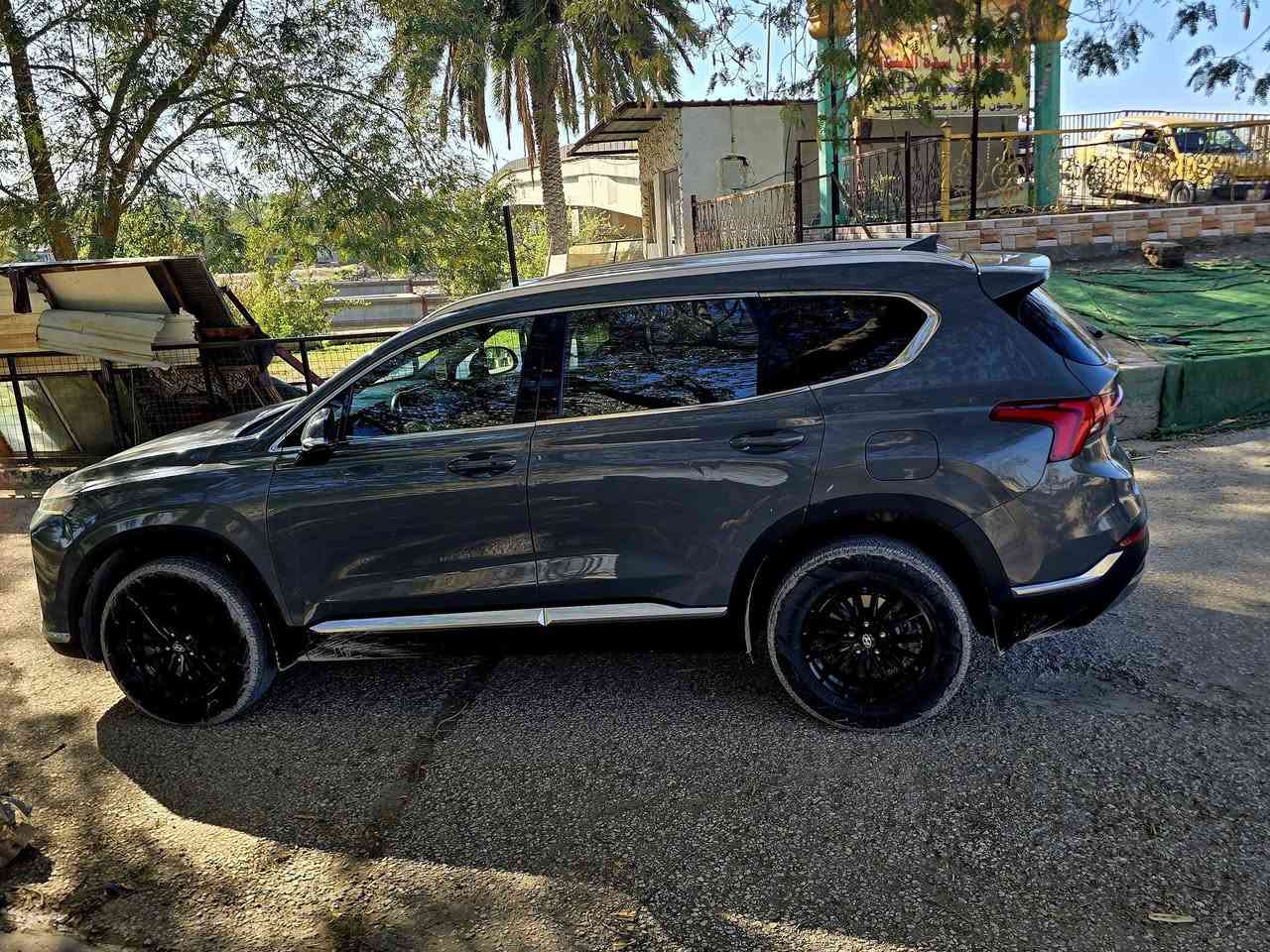 اسلام عليكم سنتافيه موديل ٢٢ وارد سياره ماشيه ٥٠  سعر ١٦٥ وبيه مجال ظرر جاملغ وبنيد وبعراق صاربيه شخط قوي انصيغ بيه قطعتين يعني اربع قطع سياره رقم اربيل بسمي سياره  جديده من حداديه ومحرك وكير كله شركه سياره كله ليبل واحد عنوان بابل مسيب سده ***********
