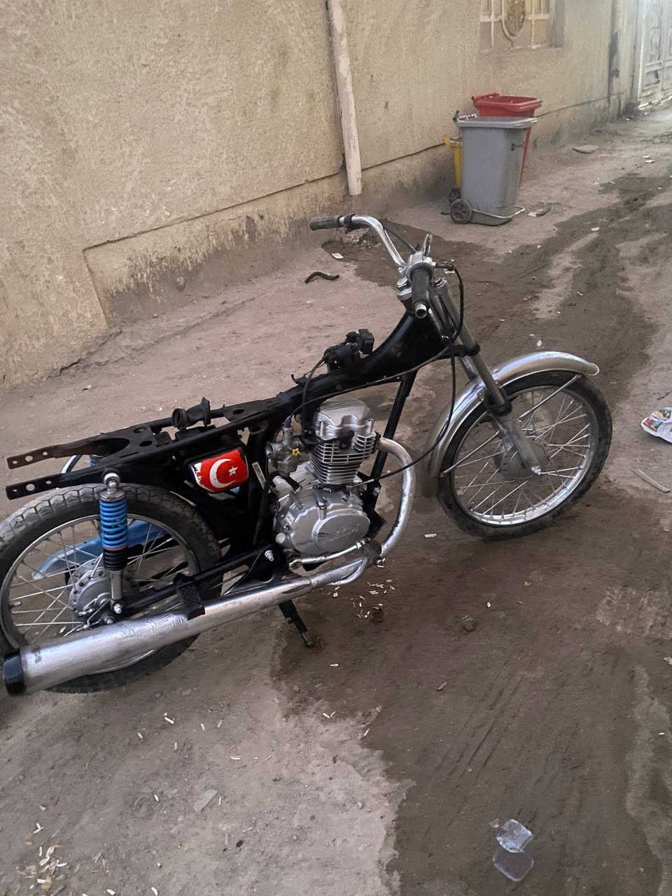 سلام عليكم دراجه ايراني للبيع شغاله بس السبرنكه مال هندر يرادلها ابيعه على حطتها رايده 225 قفل قفل الشراي يراسلني *********** مكاني بصره الجزائر
