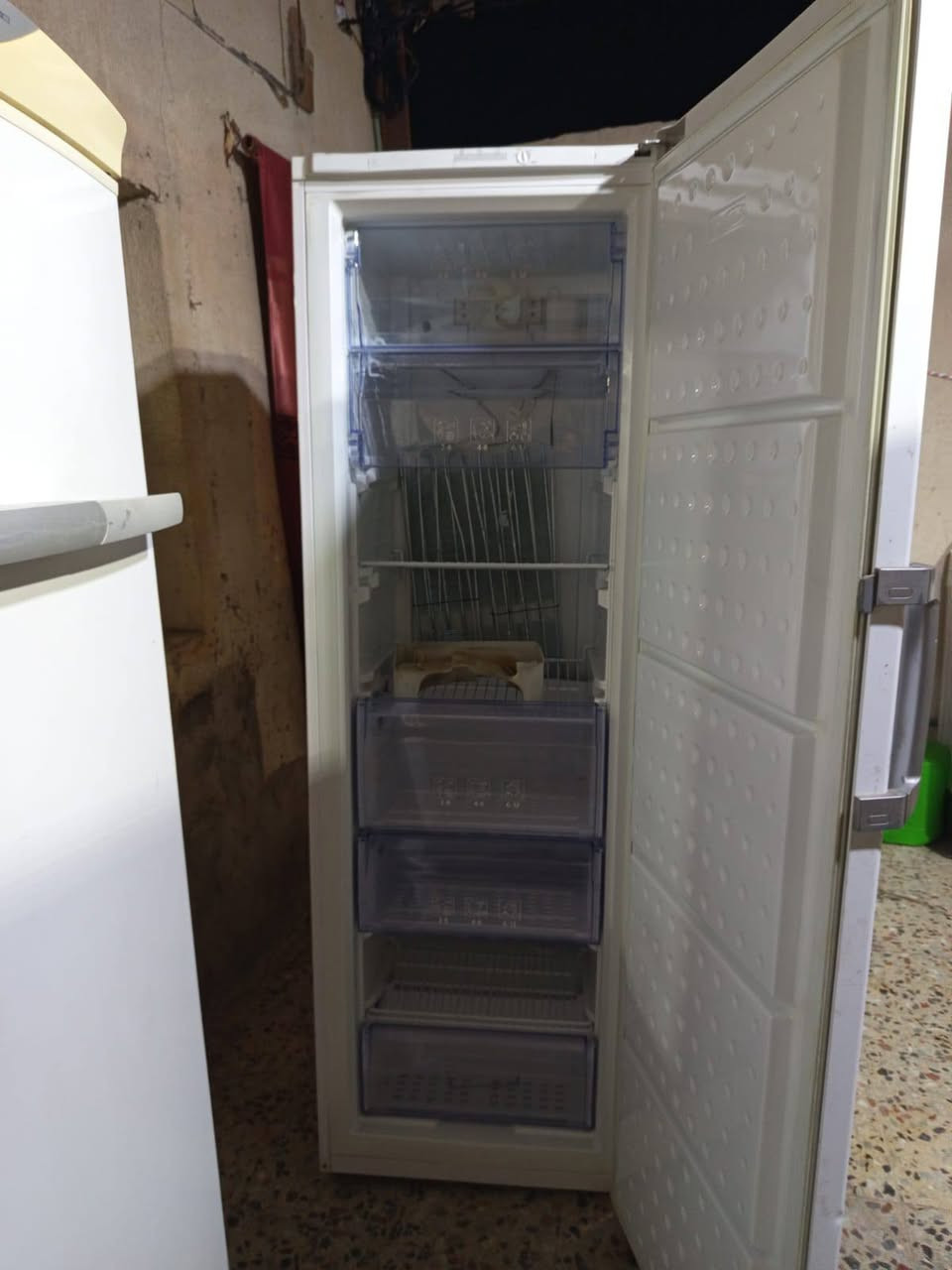 مجمده عمودي على وضع الشركه يوجد لدينا ازيد من مجمده عمودي على وضع الشركه فريزرات ثلاجات اي شيء تطلبونه اذا ما موجود ونوفره لكم حتى برادات ماي اكو يم ورشه ابو  زهراء تبريد والتكييف مكان بصره ابي الخصيب يوجد لدينا خدمه توصيل تواصل مع رقم***********
