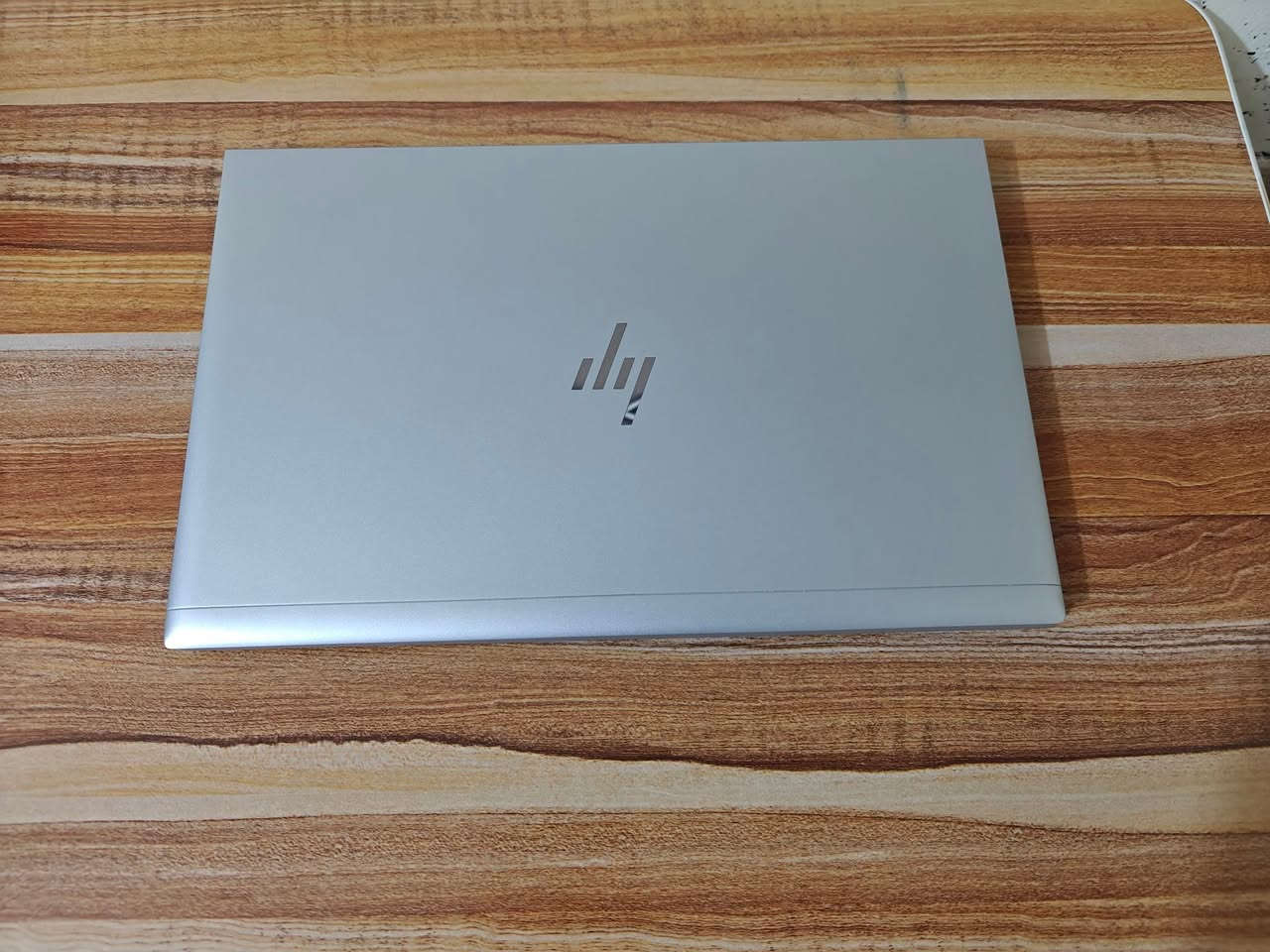 🔥 ياسر للحاسبات 🔥

✨ عرض مميز – مستعمل نضيف جداً ✨

💻 HP EliteBook 850 G8 – الجيل الحادي عشر 💻

💰 السعر: 565 ألف دينار فقط 💰

━━━━━━━━━━━━━━
⚙️ المواصفات:
🔹موديل الجهاز  HP EliteBook 850 G8  الجيل 11
🔹 المعالج: Intel Core i7-1165G7 11th Gen
🔹 الرام: 8GB RAM
🔹 كرت الشاشة: Intel Iris Xe Graphics
🔹 الخزن: SSD NVMe 256GB
🔹 الشاشة: 15.6 إنج FHD
🔹 نظام التشغيل: Windows 11 الأصلي ومفعل 

━━━━━━━━━━━━━━

🔌 منافذ الجهاز:

✅ منفذين USB Type-C Thunderbolt 4
✅ منفذين USB 3.2 Type-A
✅ منفذ HDMI
✅ منفذ سماعة 3.5mm
✅ منفذ الشاحن الأصلي

━━━━━━━━━━━━━━

🎯 يناسب استخدام:
📚 الدراسة والجامعة
💼 برامج الأوفيس والأعمال المكتبية
🌐 التصفح والعمل عن بعد
🎨 التصميم الخفيف والفوتوشوب
💻 البرمجة وتطوير التطبيقات
🎬 مشاهدة الأفلام والمحتوى بجودة عالية
📊 المحاسبة وإدارة الأعمال

━━━━━━━━━━━━━━

🎁 الملحقات:
✅ الشاحن الأصلي
✅ حقيبة لابتوب هدية

━━━━━━━━━━━━━━

🛡️ ضمان الجهاز:
🔹 ضمان استبدال لمدة 7 أيام في حال وجود أي خلل فني غير ناتج عن سوء الاستخدام.

━━━━━━━━━━━━━━

🚚 يوجد توصيل إلى جميع محافظات العراق 🇮🇶
📞 للاستفسار والطلب: ***********
💬 واتساب: ***********
