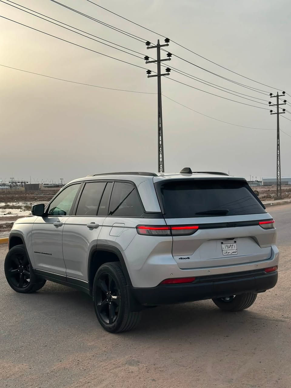 جيب كراند شيروكي التيتيود بلاك ادشن .
الموديل : 2024 . (وارد امريكي) .
293hp . V6. 3.6L : المحرك
العداد : 22 الف كيلو متر .
المواصفات :
* 5 راكب .
﻿﻿دفع رباعي 4x4 .
﻿﻿رادار امامي مع مانع تصادم .
﻿﻿تحذير الخروج عن المسار .
﻿﻿تحذير النقطة عمياء .
نظام تحذير عند التقاطعات.
* شاحن موبايل وايرلس.
* ويل قياس 20 انج .
* فتحة سقف .
* لوحة القيادة بقياس 12 أنج.
* كير شفتر بالستيرن .
* كاميرا خلفية.
*شاشة متوسطة 8.1 أنج
* المصابيح الأمامية زنون .
* كشافات الضباب زنون،
* دخول ذكي.
الصندوق الخلفي كهربائي .
﻿﻿فرش المقصورة الداخلية من الجلد والشاموا .
﻿﻿مقعد السائق كهربائي .
﻿﻿المقاعد الأمامية تدفئة .
﻿﻿حساسات خلفية .
﻿﻿دوسات جانبية .
﻿﻿مكيف خلفي .
﻿﻿تدفئة مقود القيادة .
﻿﻿مانع تصادم خلفي .
﻿﻿بلوتوث تلفون .
⭕️ مكاني البصرة
(كتاب شهداء)
***********
