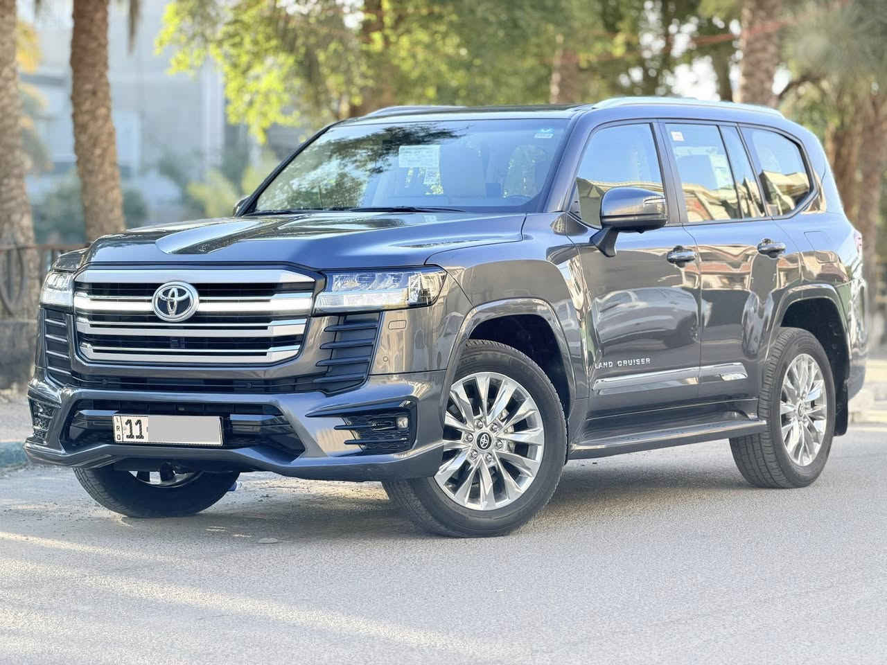 سلام عليكم .... اخوان عندي لاندكروز 2024  لمتد ساز اصلي لون فيلي مكفوله من الضرر والصبغ والبارد رقم بغداد بأسمي وتحويل مباشر ماشيه 42 
اخوان السياره كل مواصفاته اصليه يعني اي اضافه مابيه  يعني لمتد اصلية وسعرها 67000$   واي استفسار هذا رقمي *********** مكان السياره السيدية حي الاعلام 
مواصفاته 
محرك 6 سلندر 4000
سلايد 
كشنات جلد 
تبريد كشنات 
اربع كامرات 
باب خلفي كهرباء 
شاحن
